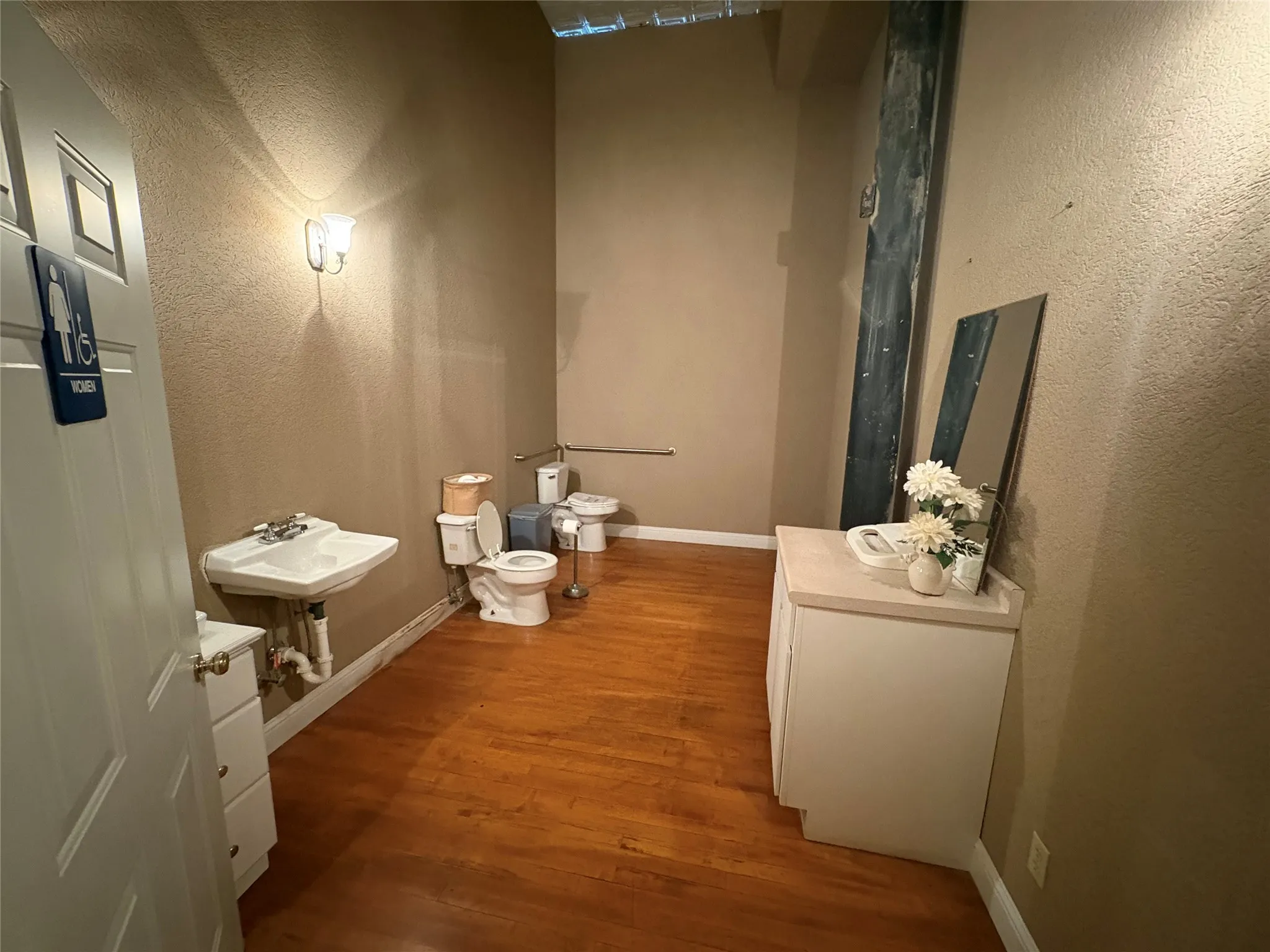 Office For Rent in Grayson County , 112 N Travis Street, Sherman, Texas 75090, 0, 0, Garage spaces, 0 Sqft, built in 1880, mls#21322154, Real Estate Agent in Sherman, Homes For Rent in Grayson county, Homes For Rent in Sherman, Realtor in Sherman Texas, Real Estate Brokerage Independent Realty Texas, Luminita Cordes Realtor