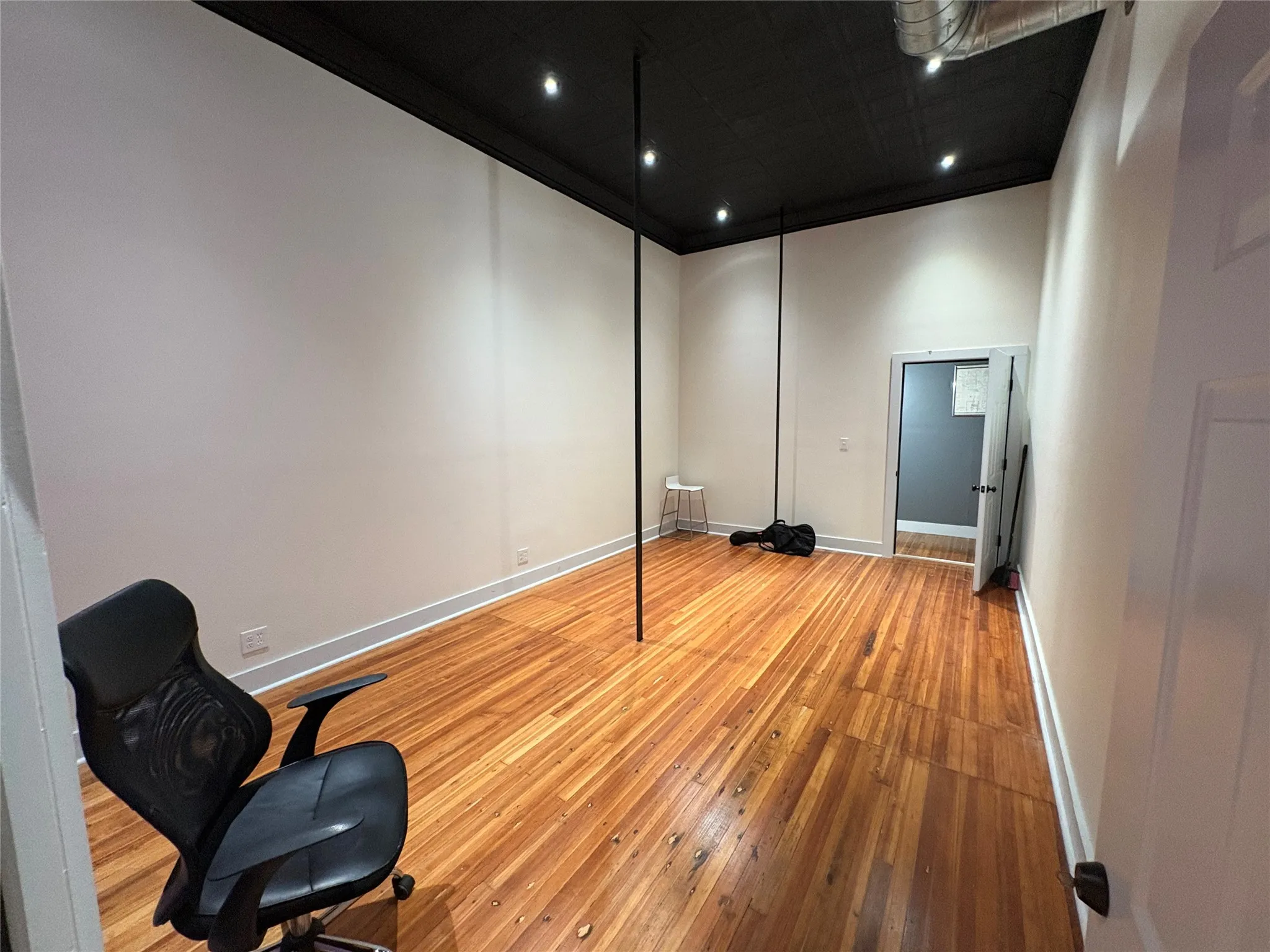 Office For Rent in Grayson County , 112 N Travis Street, Sherman, Texas 75090, 0, 0, Garage spaces, 0 Sqft, built in 1880, mls#21322154, Real Estate Agent in Sherman, Homes For Rent in Grayson county, Homes For Rent in Sherman, Realtor in Sherman Texas, Real Estate Brokerage Independent Realty Texas, Luminita Cordes Realtor