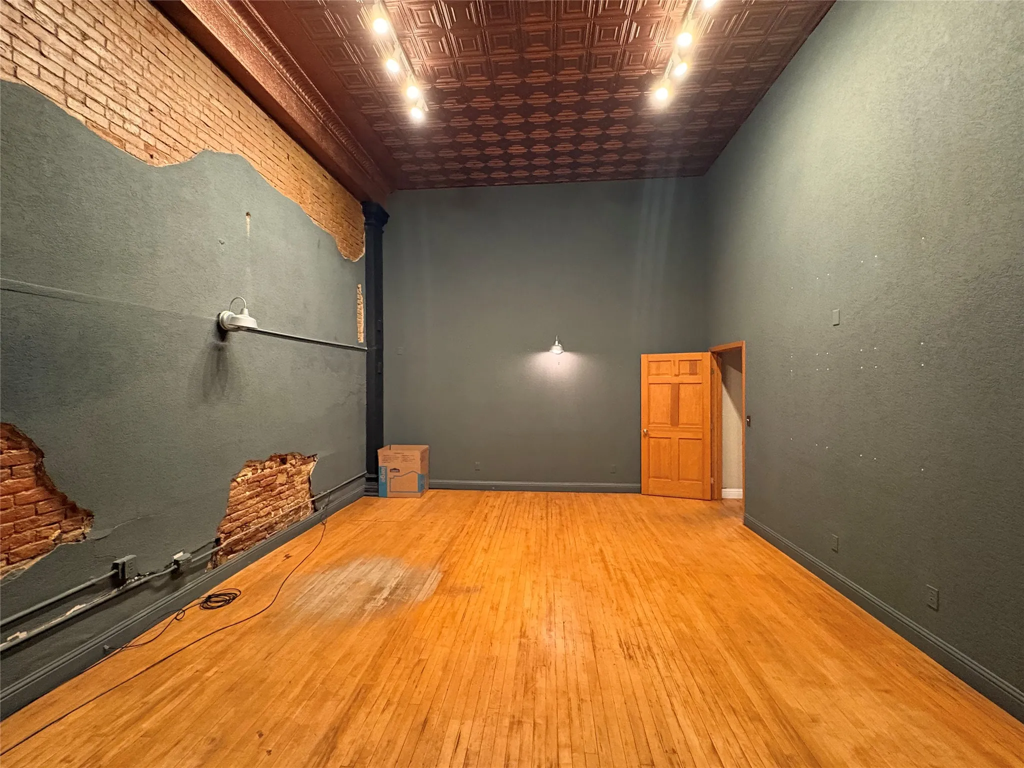 Office For Rent in Grayson County , 112 N Travis Street, Sherman, Texas 75090, 0, 0, Garage spaces, 0 Sqft, built in 1880, mls#21322154, Real Estate Agent in Sherman, Homes For Rent in Grayson county, Homes For Rent in Sherman, Realtor in Sherman Texas, Real Estate Brokerage Independent Realty Texas, Luminita Cordes Realtor