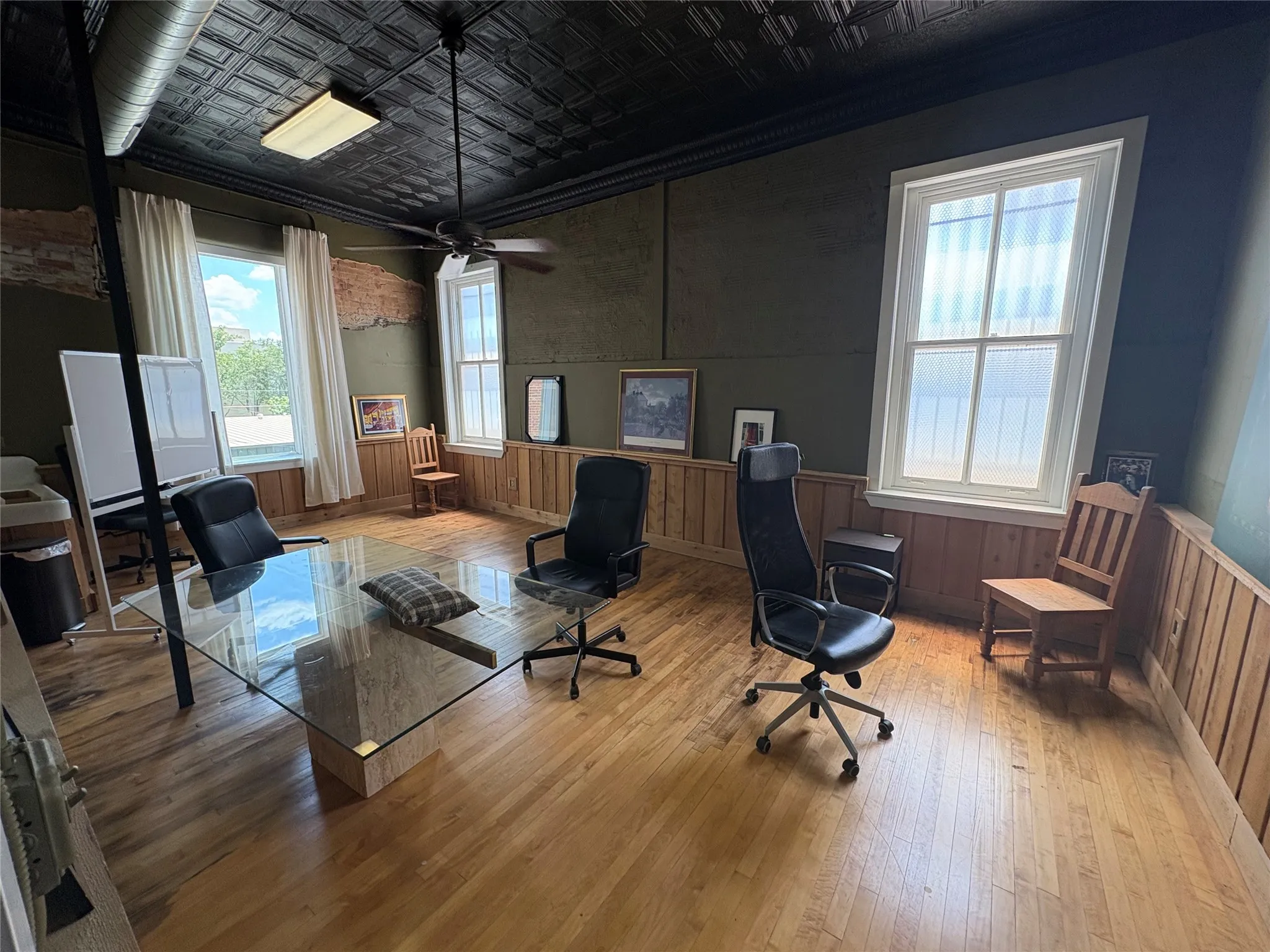 Office For Rent in Grayson County , 112 N Travis Street, Sherman, Texas 75090, 0, 0, Garage spaces, 0 Sqft, built in 1880, mls#21322154, Real Estate Agent in Sherman, Homes For Rent in Grayson county, Homes For Rent in Sherman, Realtor in Sherman Texas, Real Estate Brokerage Independent Realty Texas, Luminita Cordes Realtor