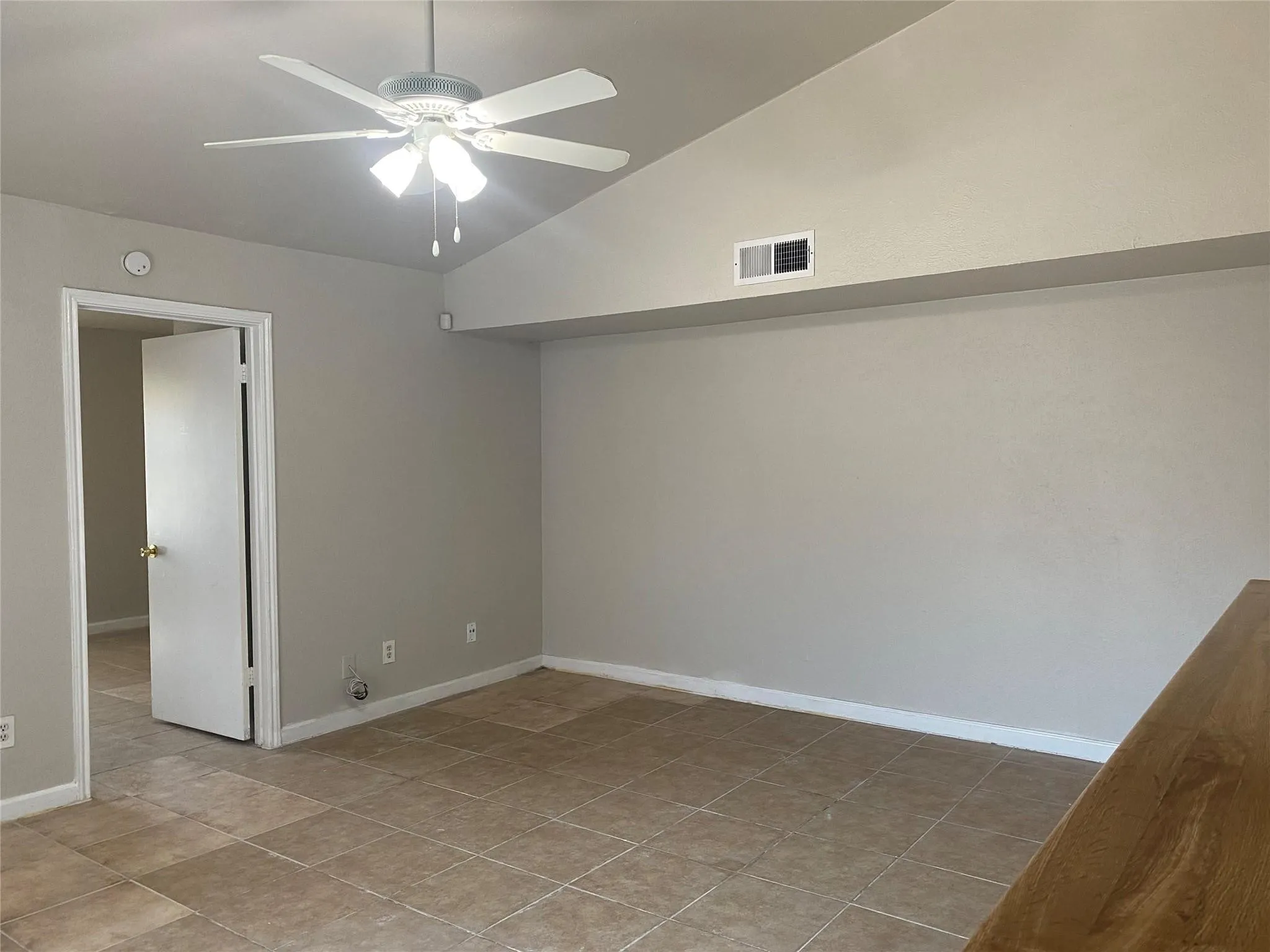 Duplex For Rent in Tarrant County , 2425 Limestone Drive, Arlington, Texas 76014, 2 Bedroom, 1 Bathroom, Garage spaces, 1,036 Sqft, built in 1983, mls#21322199, Real Estate Agent in Arlington, Homes For Rent in Tarrant county, Homes For Rent in Arlington, Realtor in Arlington Texas, Real Estate Brokerage Independent Realty Texas, Luminita Cordes Realtor