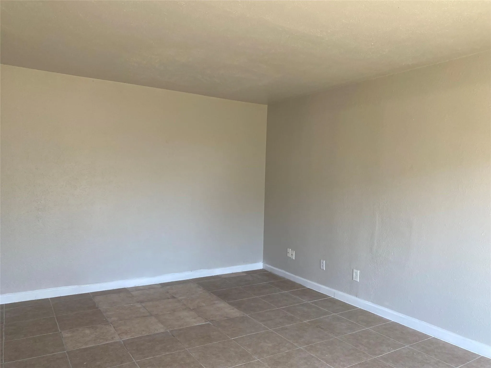 Duplex For Rent in Tarrant County , 2425 Limestone Drive, Arlington, Texas 76014, 2 Bedroom, 1 Bathroom, Garage spaces, 1,036 Sqft, built in 1983, mls#21322199, Real Estate Agent in Arlington, Homes For Rent in Tarrant county, Homes For Rent in Arlington, Realtor in Arlington Texas, Real Estate Brokerage Independent Realty Texas, Luminita Cordes Realtor