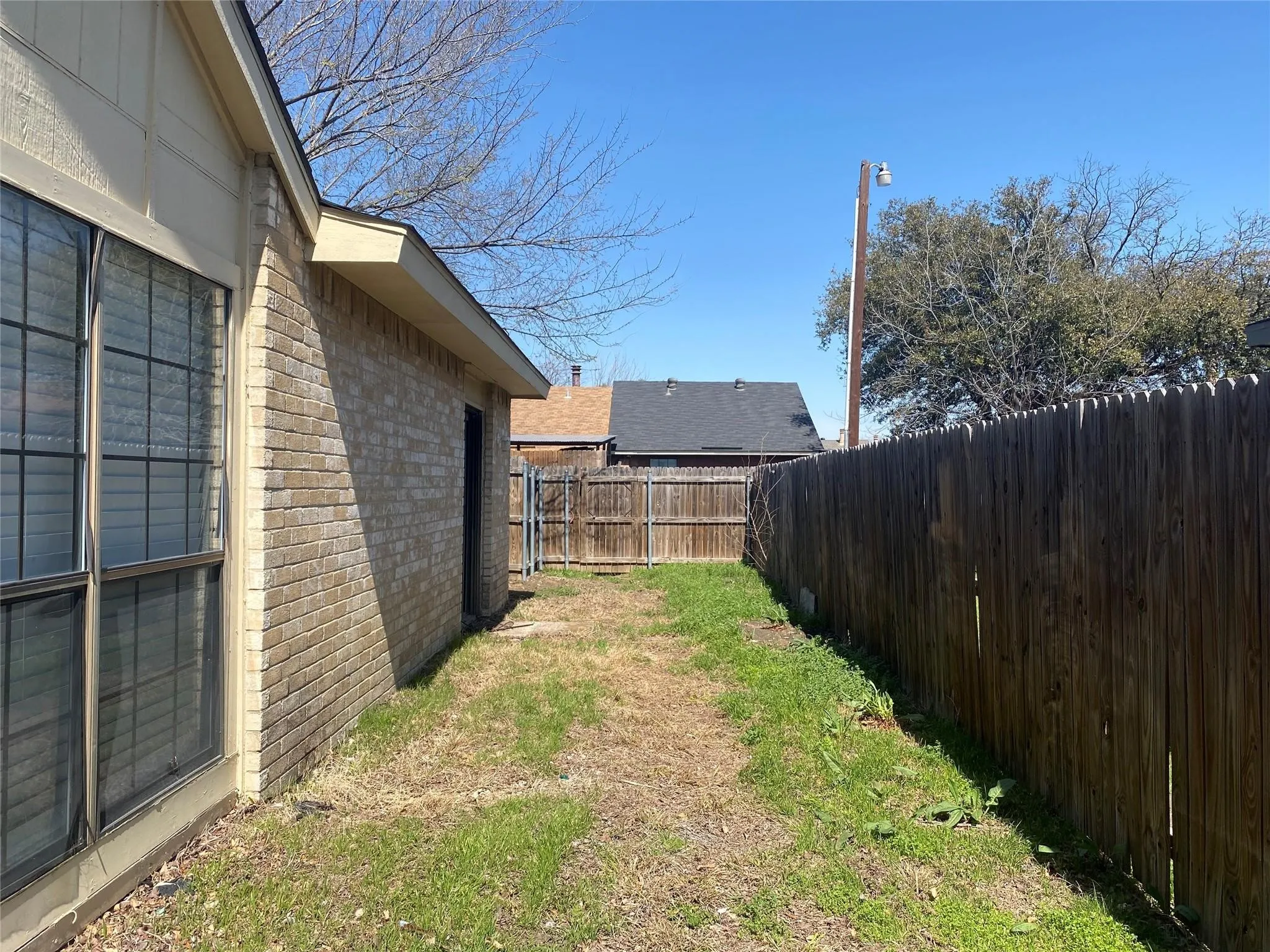 Duplex For Rent in Tarrant County , 2425 Limestone Drive, Arlington, Texas 76014, 2 Bedroom, 1 Bathroom, Garage spaces, 1,036 Sqft, built in 1983, mls#21322199, Real Estate Agent in Arlington, Homes For Rent in Tarrant county, Homes For Rent in Arlington, Realtor in Arlington Texas, Real Estate Brokerage Independent Realty Texas, Luminita Cordes Realtor