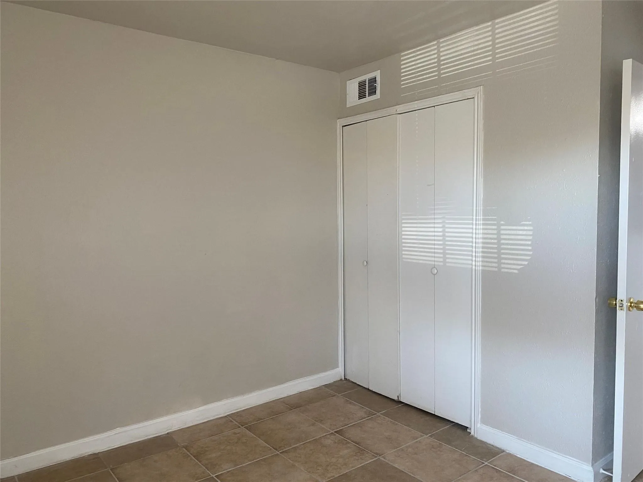 Duplex For Rent in Tarrant County , 2425 Limestone Drive, Arlington, Texas 76014, 2 Bedroom, 1 Bathroom, Garage spaces, 1,036 Sqft, built in 1983, mls#21322199, Real Estate Agent in Arlington, Homes For Rent in Tarrant county, Homes For Rent in Arlington, Realtor in Arlington Texas, Real Estate Brokerage Independent Realty Texas, Luminita Cordes Realtor