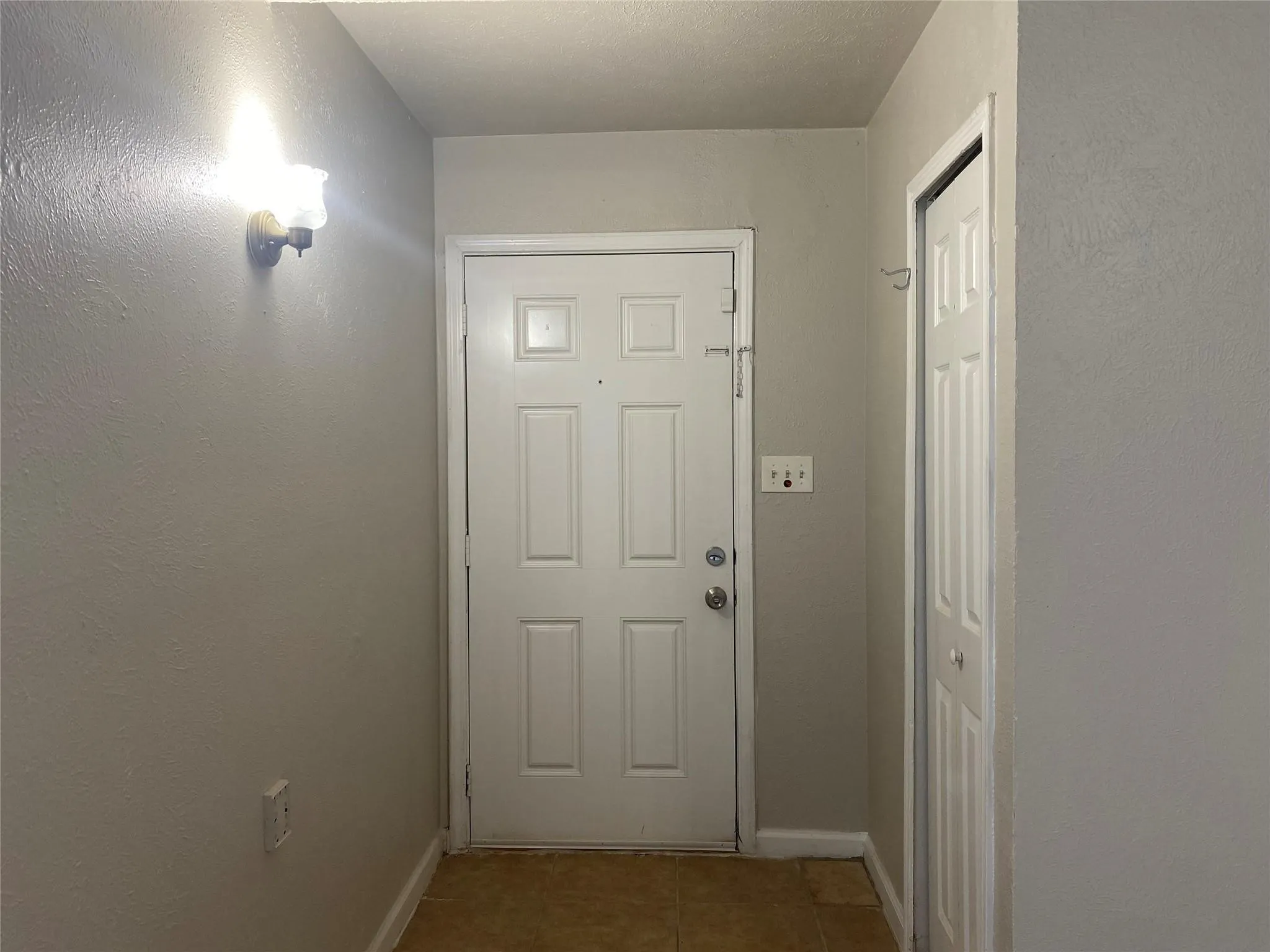 Duplex For Rent in Tarrant County , 2425 Limestone Drive, Arlington, Texas 76014, 2 Bedroom, 1 Bathroom, Garage spaces, 1,036 Sqft, built in 1983, mls#21322199, Real Estate Agent in Arlington, Homes For Rent in Tarrant county, Homes For Rent in Arlington, Realtor in Arlington Texas, Real Estate Brokerage Independent Realty Texas, Luminita Cordes Realtor
