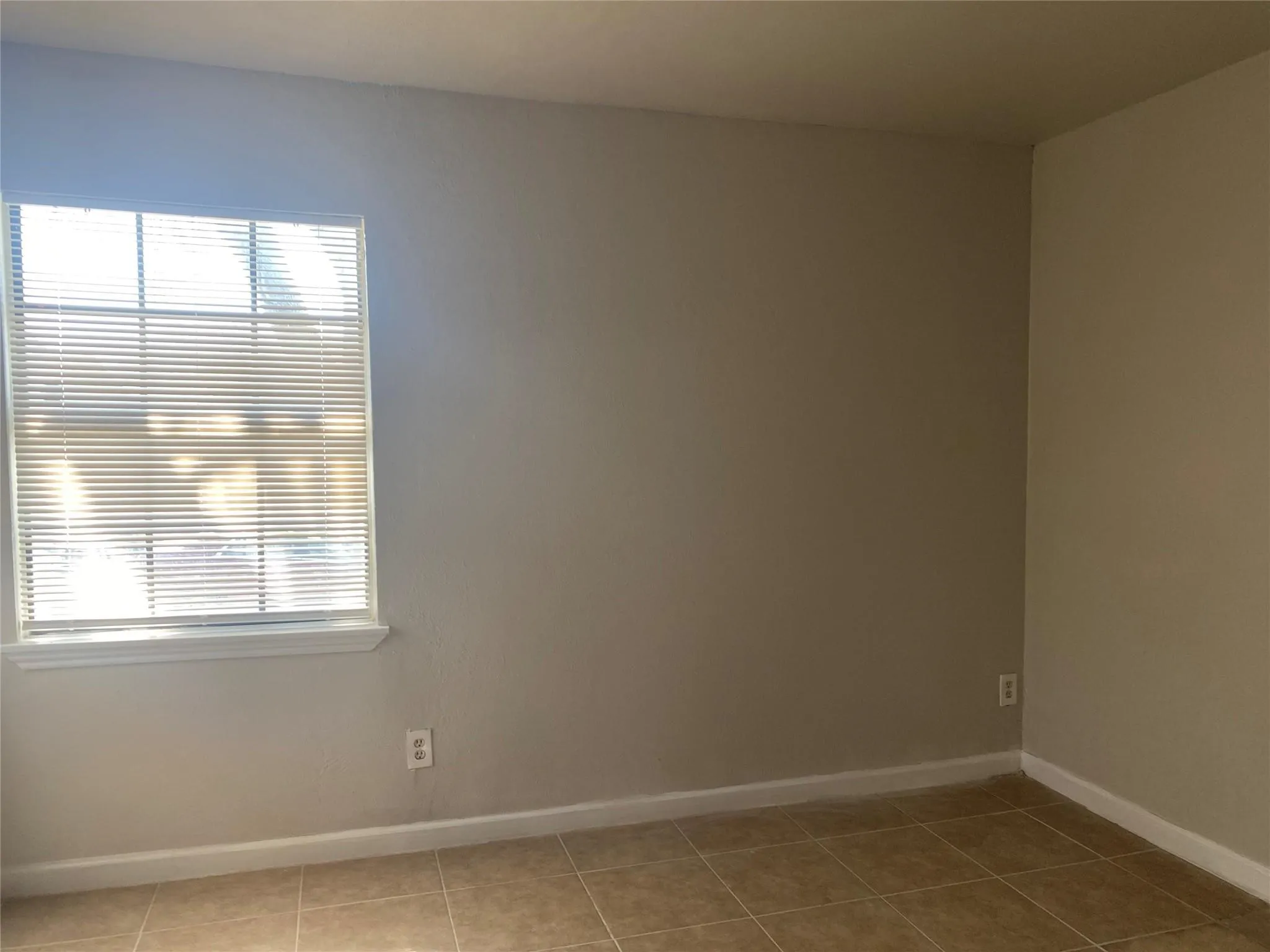 Duplex For Rent in Tarrant County , 2425 Limestone Drive, Arlington, Texas 76014, 2 Bedroom, 1 Bathroom, Garage spaces, 1,036 Sqft, built in 1983, mls#21322199, Real Estate Agent in Arlington, Homes For Rent in Tarrant county, Homes For Rent in Arlington, Realtor in Arlington Texas, Real Estate Brokerage Independent Realty Texas, Luminita Cordes Realtor