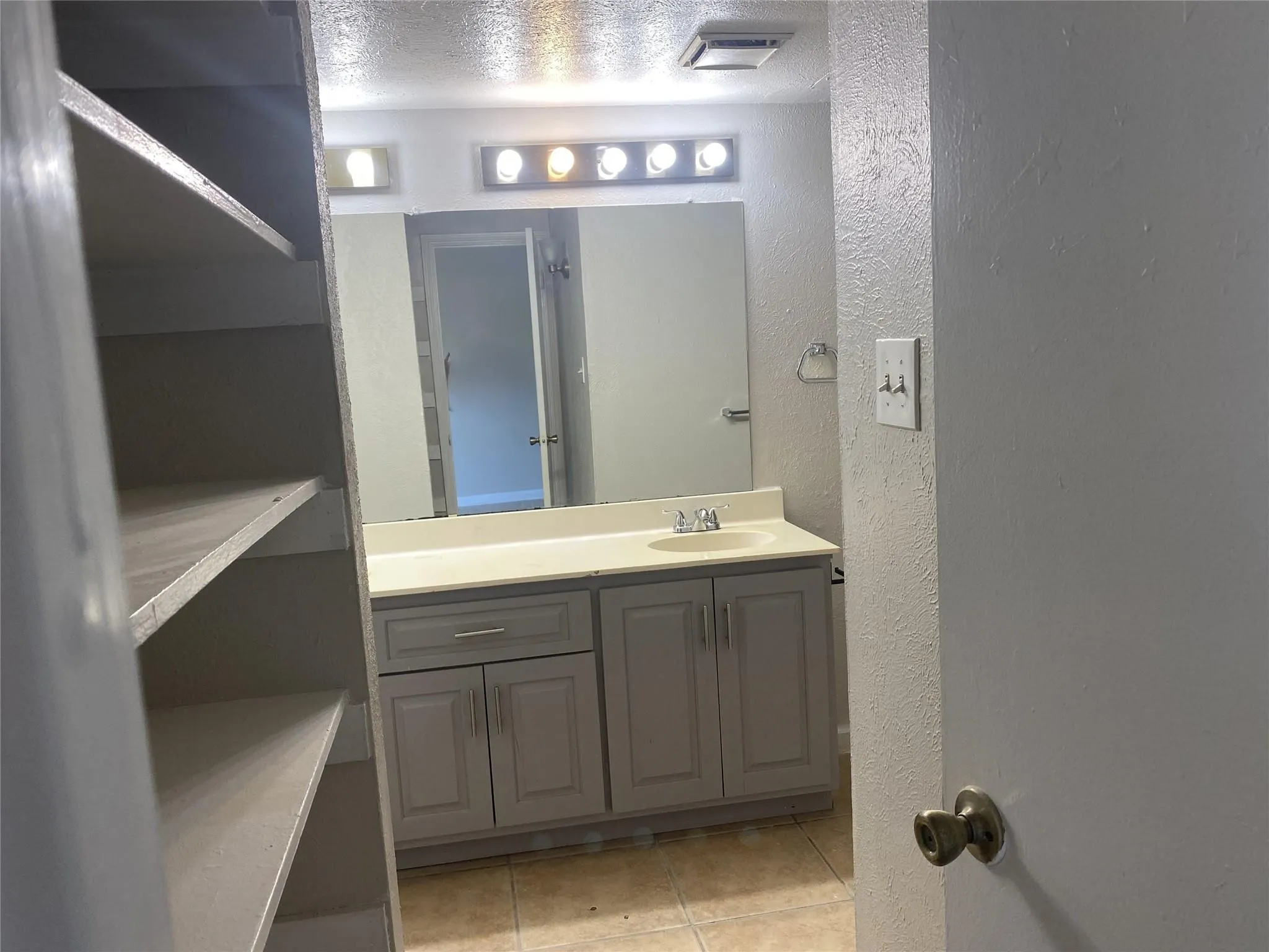 Duplex For Rent in Tarrant County , 2425 Limestone Drive, Arlington, Texas 76014, 2 Bedroom, 1 Bathroom, Garage spaces, 1,036 Sqft, built in 1983, mls#21322199, Real Estate Agent in Arlington, Homes For Rent in Tarrant county, Homes For Rent in Arlington, Realtor in Arlington Texas, Real Estate Brokerage Independent Realty Texas, Luminita Cordes Realtor