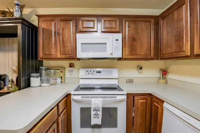 Single Family Residence For Sale in Ellis County , 1230 Misty Drive, Midlothian, Texas 76065, 3 Bedrooms, 2 Bathrooms, 2 Garage spaces, 1,548 Sqft, built in 2001, Price $299,000, mls#21321856, Real Estate Agent in Midlothian, Homes For Sale in Ellis county, Homes For Sale in Midlothian, Realtor in Midlothian Texas, Real Estate Brokerage Independent Realty Texas, Luminita Cordes Realtor