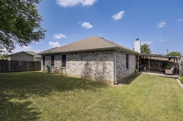 Single Family Residence For Sale in Ellis County , 1230 Misty Drive, Midlothian, Texas 76065, 3 Bedrooms, 2 Bathrooms, 2 Garage spaces, 1,548 Sqft, built in 2001, Price $299,000, mls#21321856, Real Estate Agent in Midlothian, Homes For Sale in Ellis county, Homes For Sale in Midlothian, Realtor in Midlothian Texas, Real Estate Brokerage Independent Realty Texas, Luminita Cordes Realtor