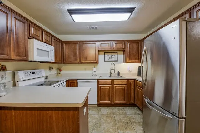 Single Family Residence For Sale in Ellis County , 1230 Misty Drive, Midlothian, Texas 76065, 3 Bedrooms, 2 Bathrooms, 2 Garage spaces, 1,548 Sqft, built in 2001, Price $299,000, mls#21321856, Real Estate Agent in Midlothian, Homes For Sale in Ellis county, Homes For Sale in Midlothian, Realtor in Midlothian Texas, Real Estate Brokerage Independent Realty Texas, Luminita Cordes Realtor
