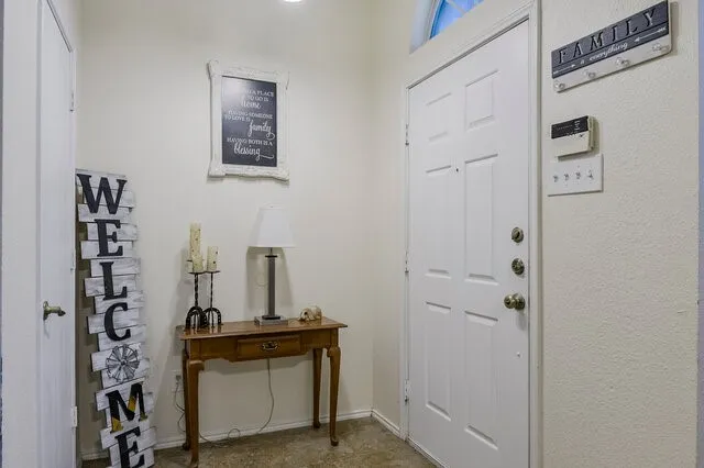 Single Family Residence For Sale in Ellis County , 1230 Misty Drive, Midlothian, Texas 76065, 3 Bedrooms, 2 Bathrooms, 2 Garage spaces, 1,548 Sqft, built in 2001, Price $299,000, mls#21321856, Real Estate Agent in Midlothian, Homes For Sale in Ellis county, Homes For Sale in Midlothian, Realtor in Midlothian Texas, Real Estate Brokerage Independent Realty Texas, Luminita Cordes Realtor