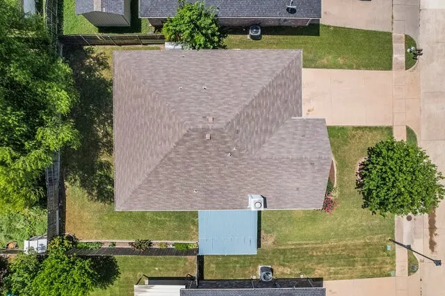 Single Family Residence For Sale in Ellis County , 1230 Misty Drive, Midlothian, Texas 76065, 3 Bedrooms, 2 Bathrooms, 2 Garage spaces, 1,548 Sqft, built in 2001, Price $299,000, mls#21321856, Real Estate Agent in Midlothian, Homes For Sale in Ellis county, Homes For Sale in Midlothian, Realtor in Midlothian Texas, Real Estate Brokerage Independent Realty Texas, Luminita Cordes Realtor