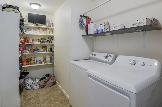 Single Family Residence For Sale in Ellis County , 1230 Misty Drive, Midlothian, Texas 76065, 3 Bedrooms, 2 Bathrooms, 2 Garage spaces, 1,548 Sqft, built in 2001, Price $299,000, mls#21321856, Real Estate Agent in Midlothian, Homes For Sale in Ellis county, Homes For Sale in Midlothian, Realtor in Midlothian Texas, Real Estate Brokerage Independent Realty Texas, Luminita Cordes Realtor
