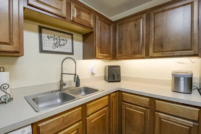 Single Family Residence For Sale in Ellis County , 1230 Misty Drive, Midlothian, Texas 76065, 3 Bedrooms, 2 Bathrooms, 2 Garage spaces, 1,548 Sqft, built in 2001, Price $299,000, mls#21321856, Real Estate Agent in Midlothian, Homes For Sale in Ellis county, Homes For Sale in Midlothian, Realtor in Midlothian Texas, Real Estate Brokerage Independent Realty Texas, Luminita Cordes Realtor