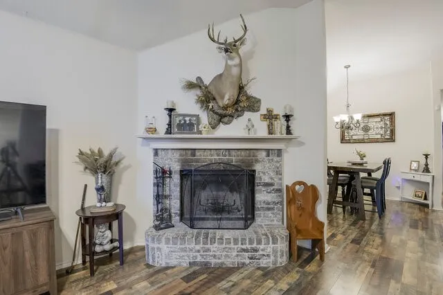 Single Family Residence For Sale in Ellis County , 1230 Misty Drive, Midlothian, Texas 76065, 3 Bedrooms, 2 Bathrooms, 2 Garage spaces, 1,548 Sqft, built in 2001, Price $299,000, mls#21321856, Real Estate Agent in Midlothian, Homes For Sale in Ellis county, Homes For Sale in Midlothian, Realtor in Midlothian Texas, Real Estate Brokerage Independent Realty Texas, Luminita Cordes Realtor