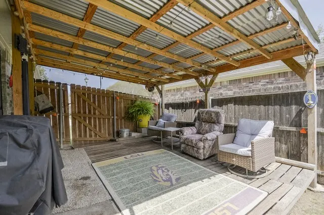 Single Family Residence For Sale in Ellis County , 1230 Misty Drive, Midlothian, Texas 76065, 3 Bedrooms, 2 Bathrooms, 2 Garage spaces, 1,548 Sqft, built in 2001, Price $299,000, mls#21321856, Real Estate Agent in Midlothian, Homes For Sale in Ellis county, Homes For Sale in Midlothian, Realtor in Midlothian Texas, Real Estate Brokerage Independent Realty Texas, Luminita Cordes Realtor
