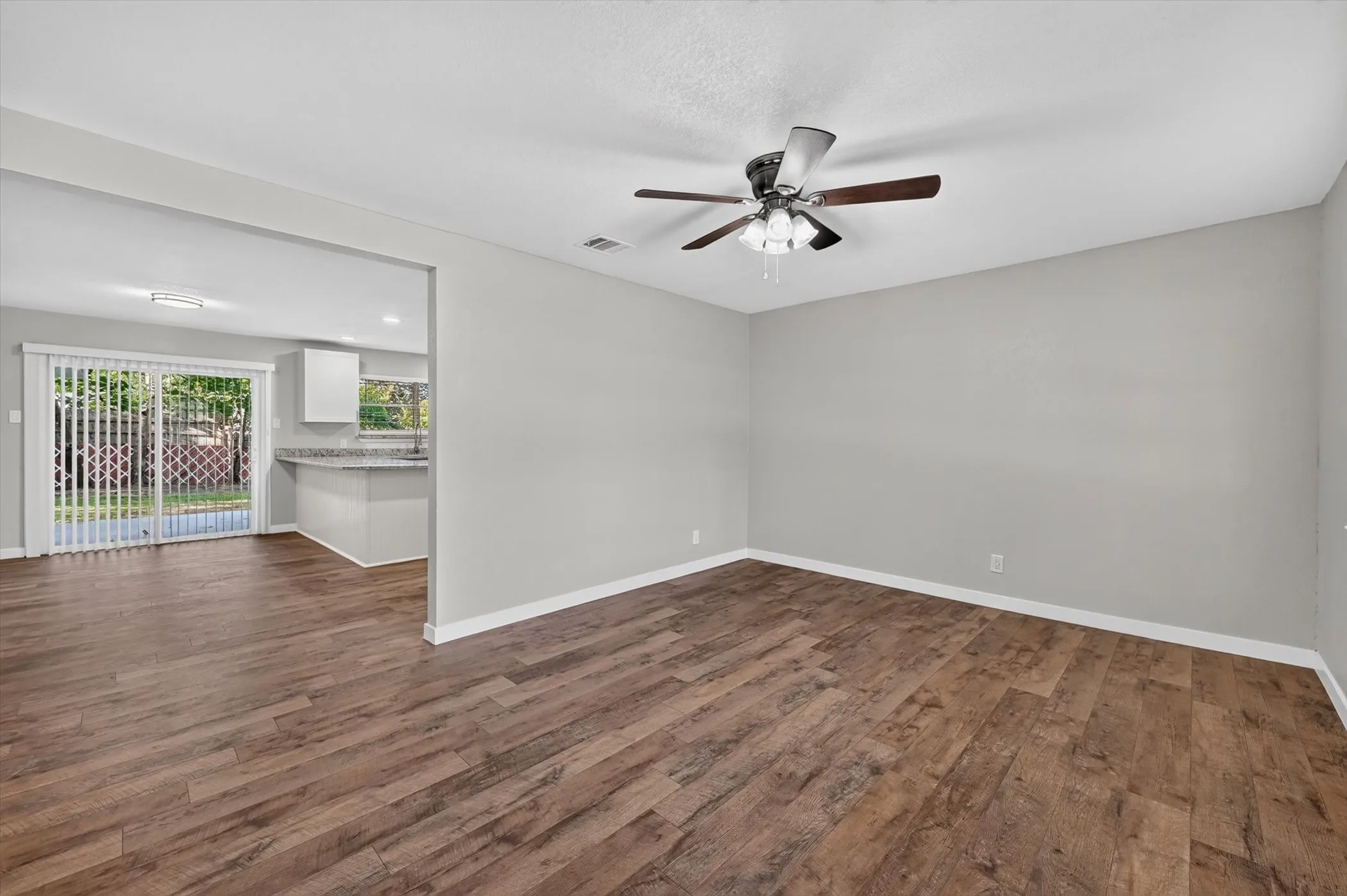 Single Family Residence For Sale in Tarrant County , 7516 S College Circle, North Richland Hills, Texas 76180, 3 Bedroom, 2 Bathroom, 2 Garage spaces, 1,332 Sqft, built in 1960, mls#21322030, Real Estate Agent in North Richland Hills, Homes For Sale in Tarrant county, Homes For Sale in North Richland Hills, Realtor in North Richland Hills Texas, Real Estate Brokerage Independent Realty Texas, Luminita Cordes Realtor
