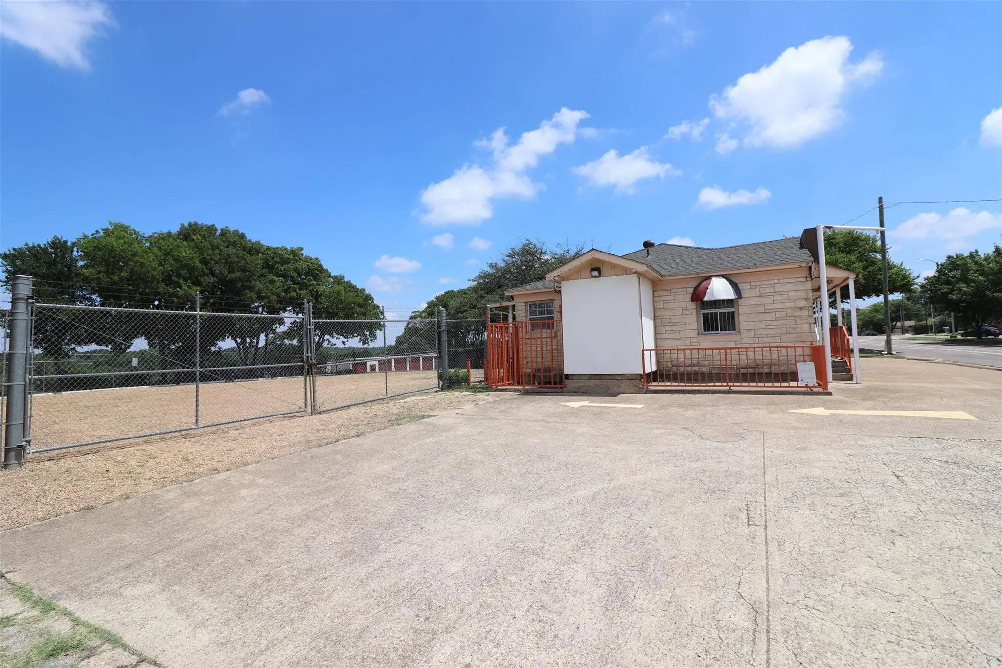 Retail For Rent in Dallas County , 8039 Ferguson Road, Dallas, Texas 75228, 0, 0, Garage spaces, 0 Sqft, built in 1955, mls#21322207, Real Estate Agent in Dallas, Homes For Rent in Dallas county, Homes For Rent in Dallas, Realtor in Dallas Texas, Real Estate Brokerage Independent Realty Texas, Luminita Cordes Realtor