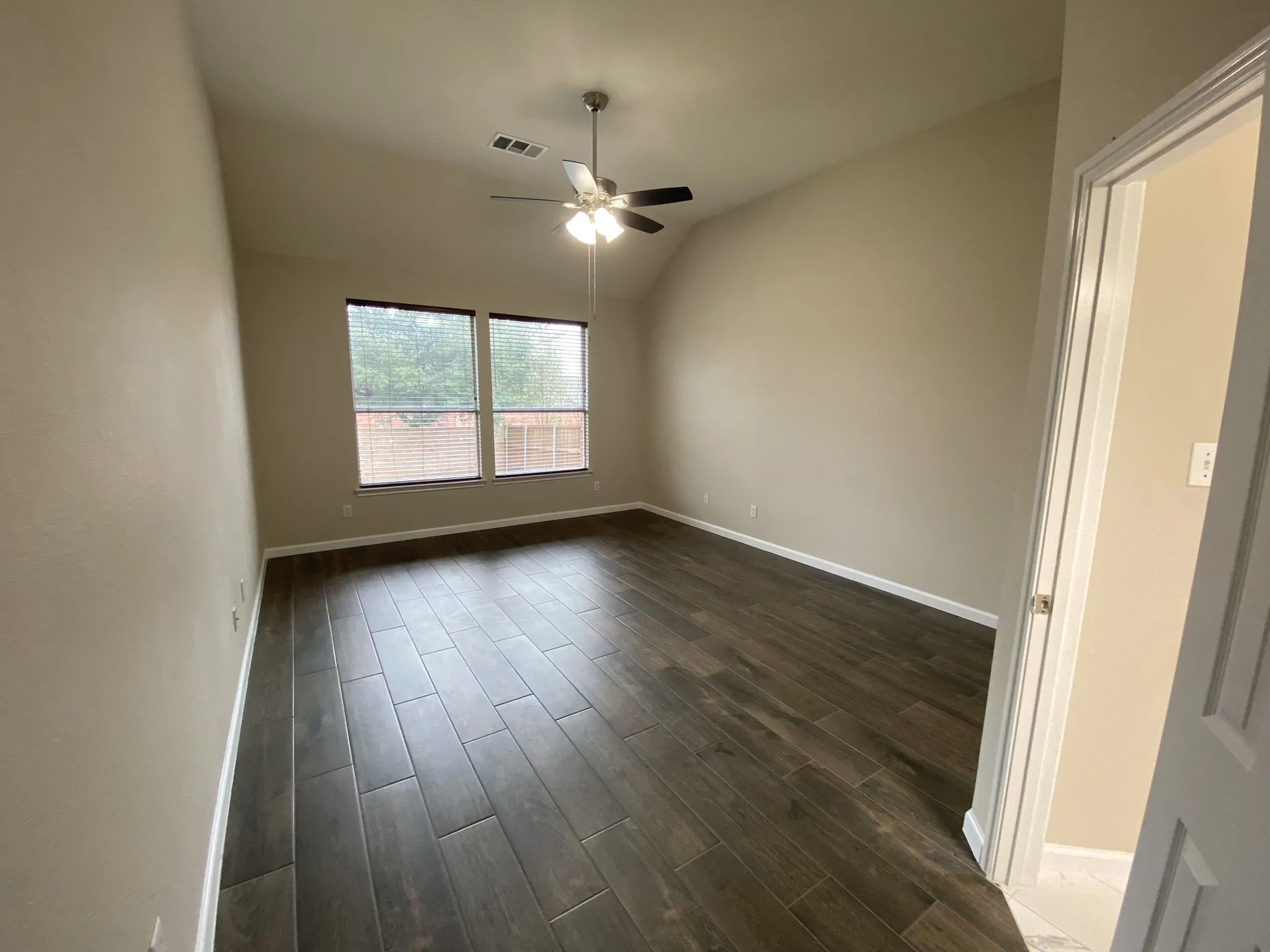 Single Family Residence For Rent in Collin County , 5668 Imperial Meadow Drive, Frisco, Texas 75035, 5 Bedroom, 3 Bathroom, 2 Garage spaces, 2,761 Sqft, built in 2005, mls#21319624, Real Estate Agent in Frisco, Homes For Rent in Collin county, Homes For Rent in Frisco, Realtor in Frisco Texas, Real Estate Brokerage Independent Realty Texas, Luminita Cordes Realtor
