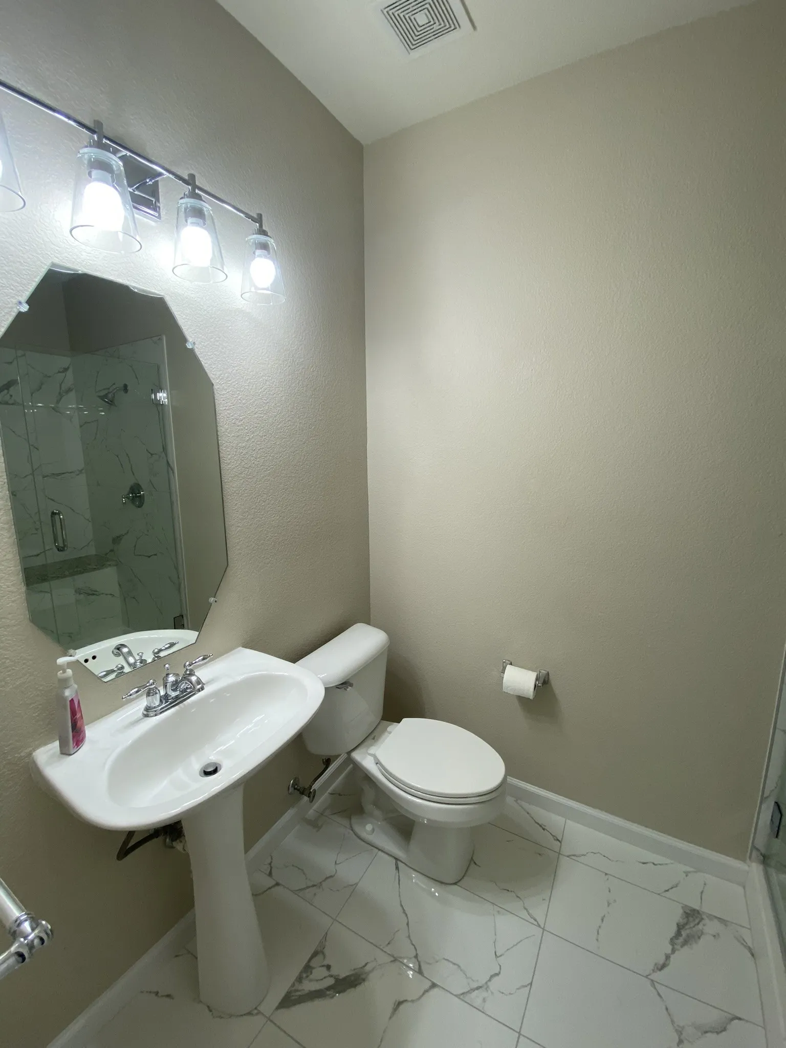 Single Family Residence For Rent in Collin County , 5668 Imperial Meadow Drive, Frisco, Texas 75035, 5 Bedroom, 3 Bathroom, 2 Garage spaces, 2,761 Sqft, built in 2005, mls#21319624, Real Estate Agent in Frisco, Homes For Rent in Collin county, Homes For Rent in Frisco, Realtor in Frisco Texas, Real Estate Brokerage Independent Realty Texas, Luminita Cordes Realtor