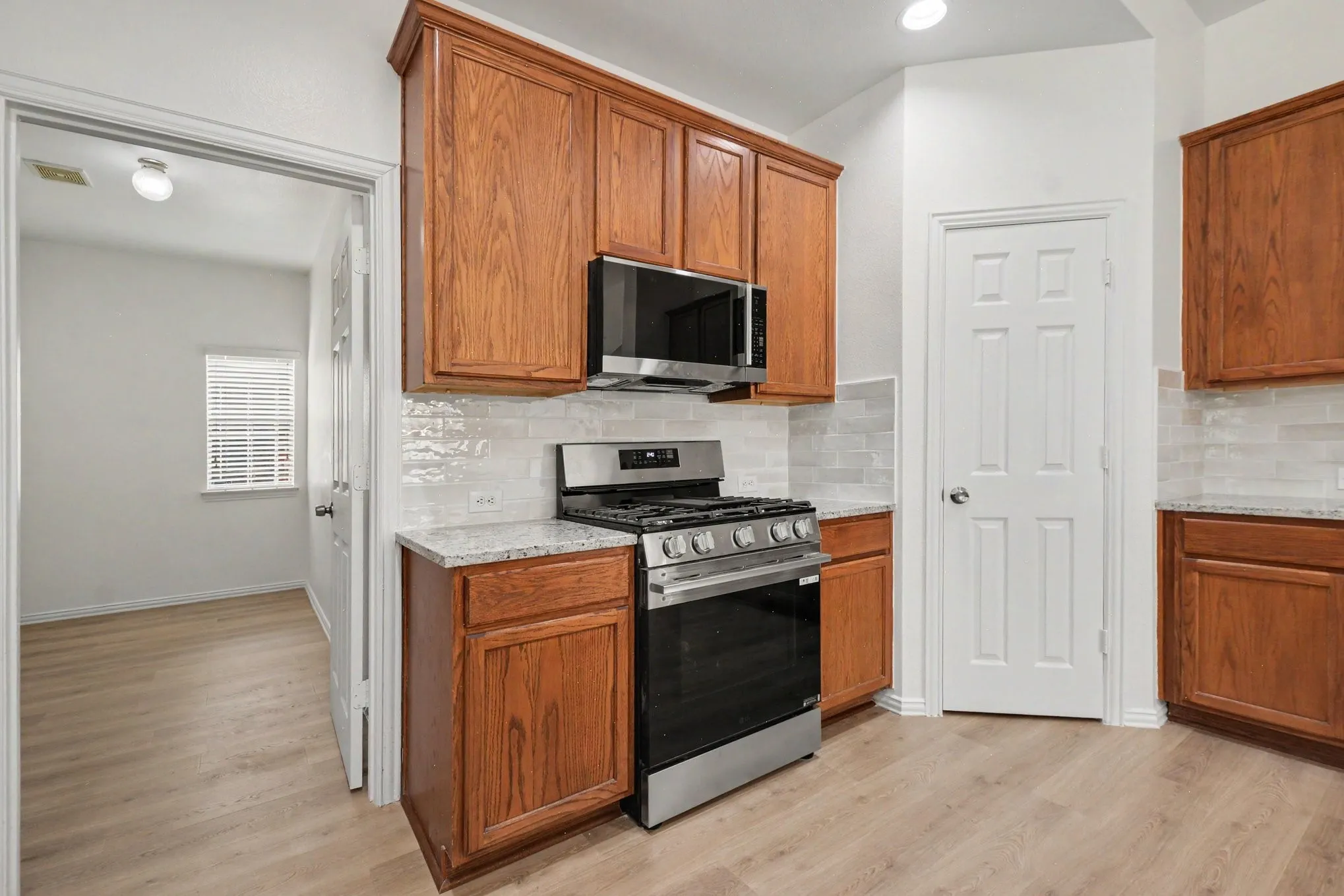 Single Family Residence For Sale in Denton County , 6017 Apache Drive, The Colony, Texas 75056, 4 Bedroom, 3 Bathroom, 2 Garage spaces, 2,766 Sqft, built in 2001, mls#21322210, Real Estate Agent in The Colony, Homes For Sale in Denton county, Homes For Sale in The Colony, Realtor in The Colony Texas, Real Estate Brokerage Independent Realty Texas, Luminita Cordes Realtor