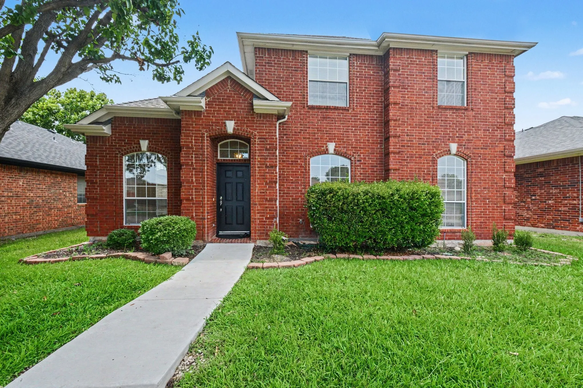 Single Family Residence For Sale in Denton County , 6017 Apache Drive, The Colony, Texas 75056, 4 Bedroom, 3 Bathroom, 2 Garage spaces, 2,766 Sqft, built in 2001, mls#21322210, Real Estate Agent in The Colony, Homes For Sale in Denton county, Homes For Sale in The Colony, Realtor in The Colony Texas, Real Estate Brokerage Independent Realty Texas, Luminita Cordes Realtor