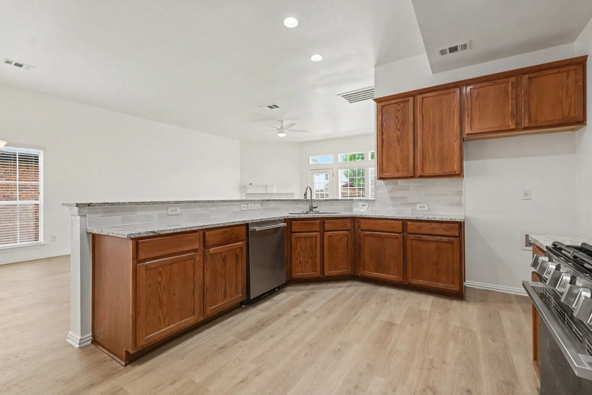 Single Family Residence For Sale in Denton County , 6017 Apache Drive, The Colony, Texas 75056, 4 Bedroom, 3 Bathroom, 2 Garage spaces, 2,766 Sqft, built in 2001, mls#21322210, Real Estate Agent in The Colony, Homes For Sale in Denton county, Homes For Sale in The Colony, Realtor in The Colony Texas, Real Estate Brokerage Independent Realty Texas, Luminita Cordes Realtor