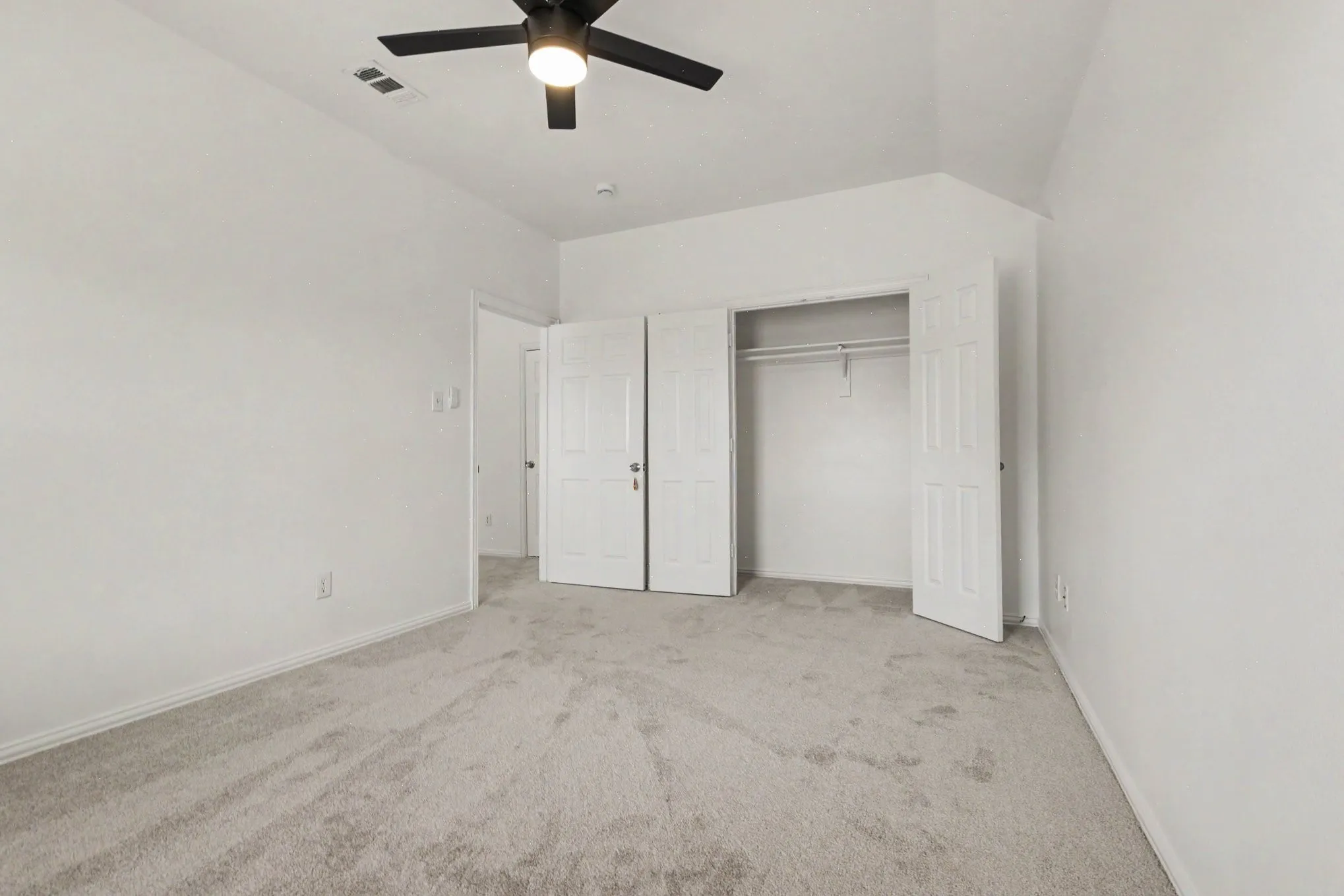 Single Family Residence For Sale in Denton County , 6017 Apache Drive, The Colony, Texas 75056, 4 Bedroom, 3 Bathroom, 2 Garage spaces, 2,766 Sqft, built in 2001, mls#21322210, Real Estate Agent in The Colony, Homes For Sale in Denton county, Homes For Sale in The Colony, Realtor in The Colony Texas, Real Estate Brokerage Independent Realty Texas, Luminita Cordes Realtor