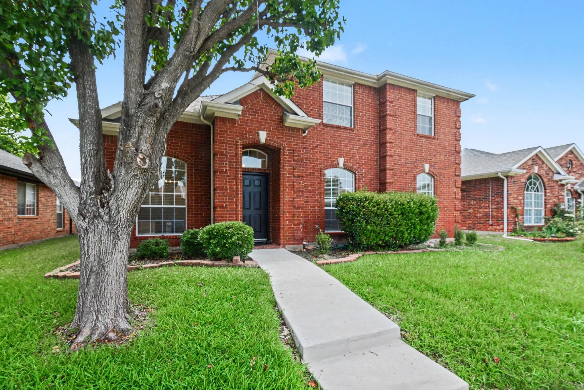 Single Family Residence For Sale in Denton County , 6017 Apache Drive, The Colony, Texas 75056, 4 Bedroom, 3 Bathroom, 2 Garage spaces, 2,766 Sqft, built in 2001, mls#21322210, Real Estate Agent in The Colony, Homes For Sale in Denton county, Homes For Sale in The Colony, Realtor in The Colony Texas, Real Estate Brokerage Independent Realty Texas, Luminita Cordes Realtor