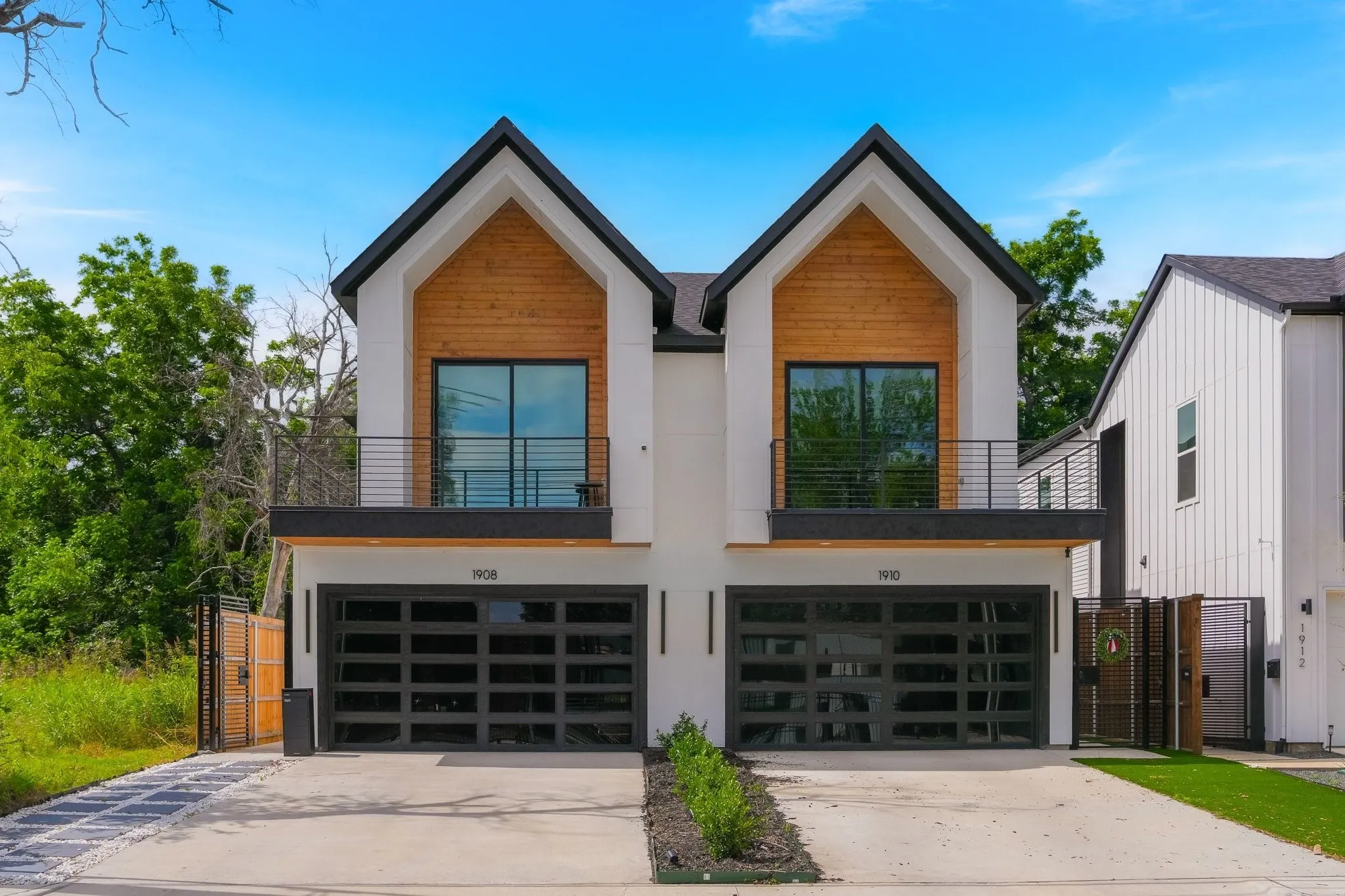 Single Family Residence For Sale in Dallas County , 1908 Duluth Street, Dallas, Texas 75212, 3 Bedroom, 3 Bathroom, 2 Garage spaces, 2,134 Sqft, built in 2025, mls#21321136, Real Estate Agent in Dallas, Homes For Sale in Dallas county, Homes For Sale in Dallas, Realtor in Dallas Texas, Real Estate Brokerage Independent Realty Texas, Luminita Cordes Realtor