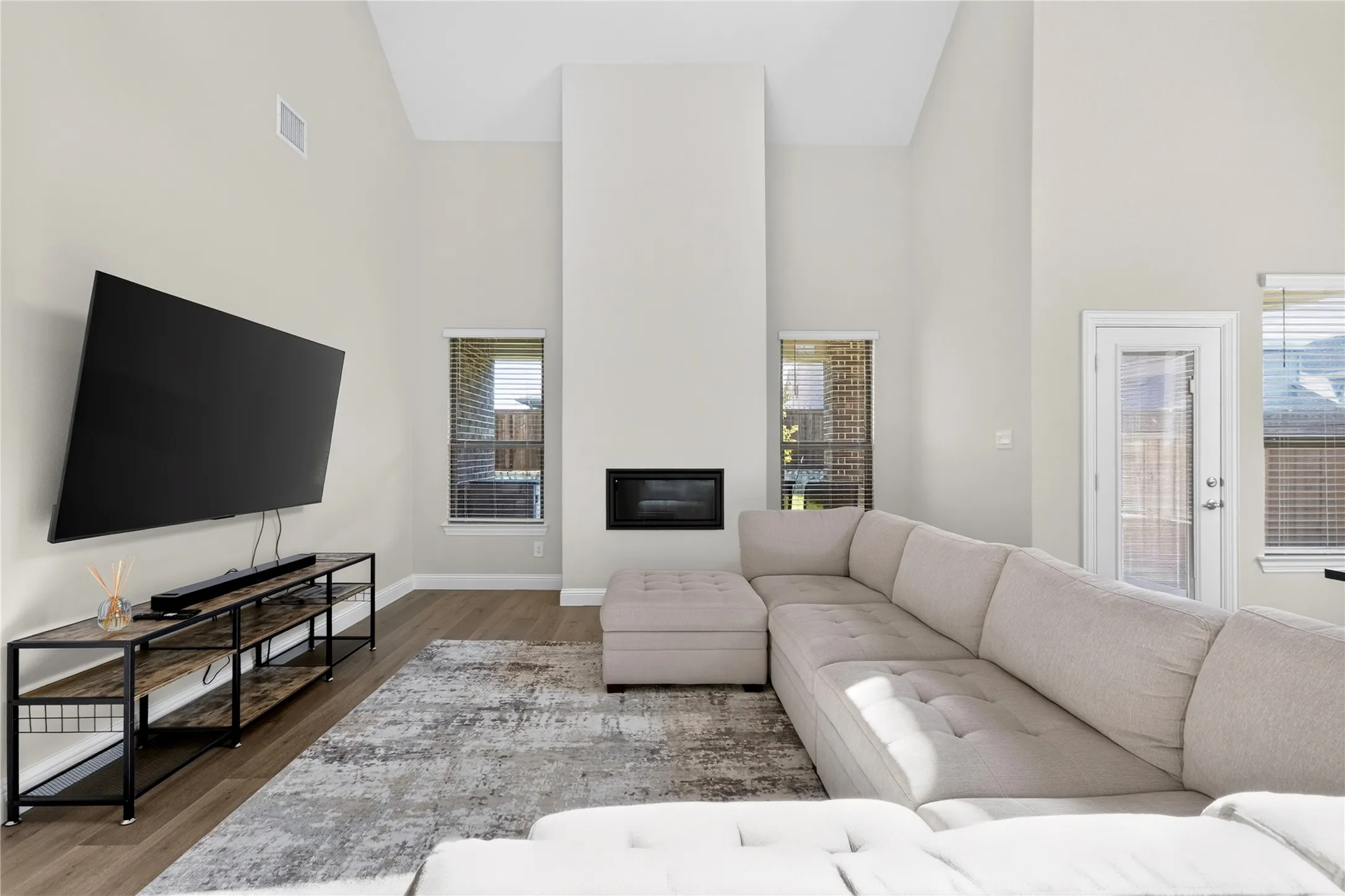 Single Family Residence For Sale in Denton County , 300 Breeds Hill Road, Little Elm, Texas 75068, 4 Bedroom, 3 Bathroom, 2 Garage spaces, 3,170 Sqft, built in 2024, mls#21322241, Real Estate Agent in Little Elm, Homes For Sale in Denton county, Homes For Sale in Little Elm, Realtor in Little Elm Texas, Real Estate Brokerage Independent Realty Texas, Luminita Cordes Realtor