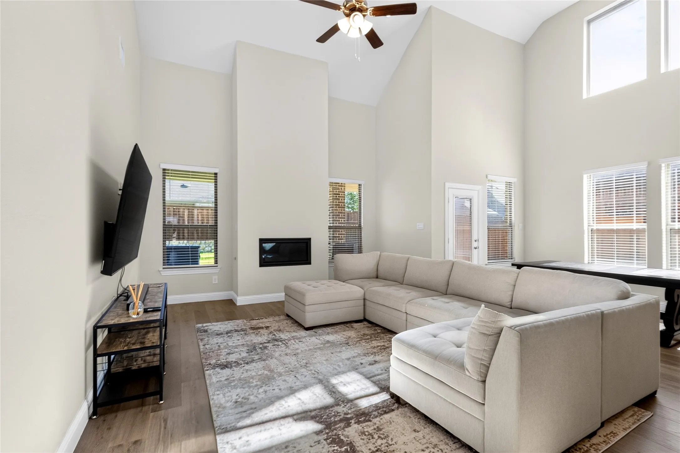Single Family Residence For Sale in Denton County , 300 Breeds Hill Road, Little Elm, Texas 75068, 4 Bedroom, 3 Bathroom, 2 Garage spaces, 3,170 Sqft, built in 2024, mls#21322241, Real Estate Agent in Little Elm, Homes For Sale in Denton county, Homes For Sale in Little Elm, Realtor in Little Elm Texas, Real Estate Brokerage Independent Realty Texas, Luminita Cordes Realtor
