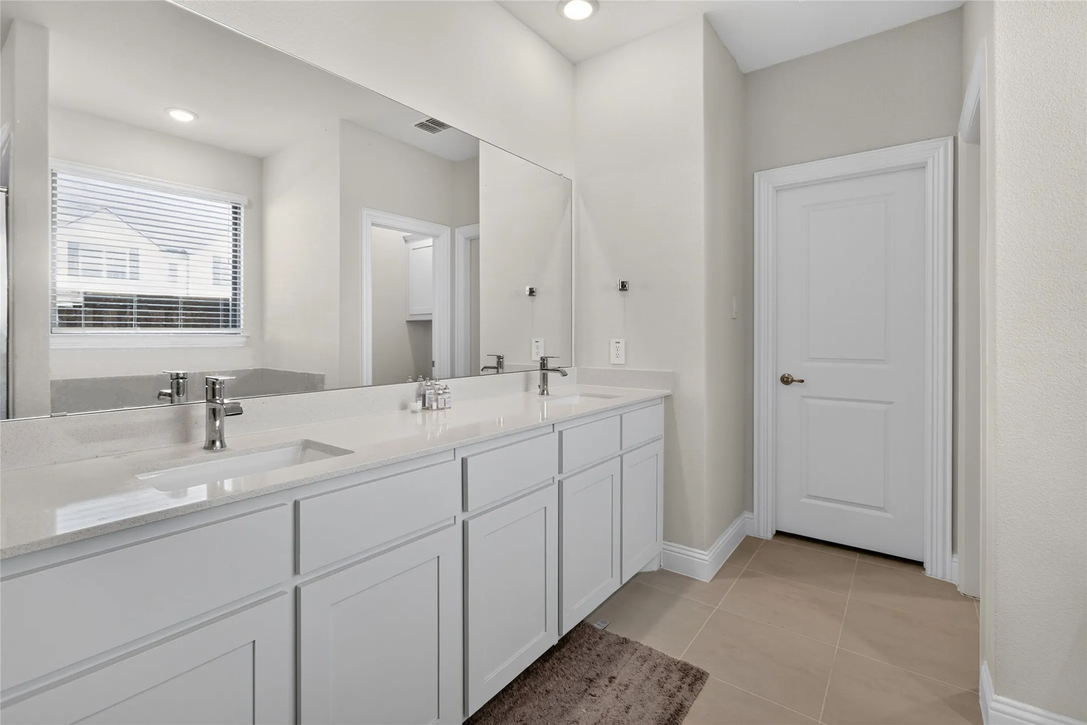 Single Family Residence For Sale in Denton County , 300 Breeds Hill Road, Little Elm, Texas 75068, 4 Bedroom, 3 Bathroom, 2 Garage spaces, 3,170 Sqft, built in 2024, mls#21322241, Real Estate Agent in Little Elm, Homes For Sale in Denton county, Homes For Sale in Little Elm, Realtor in Little Elm Texas, Real Estate Brokerage Independent Realty Texas, Luminita Cordes Realtor