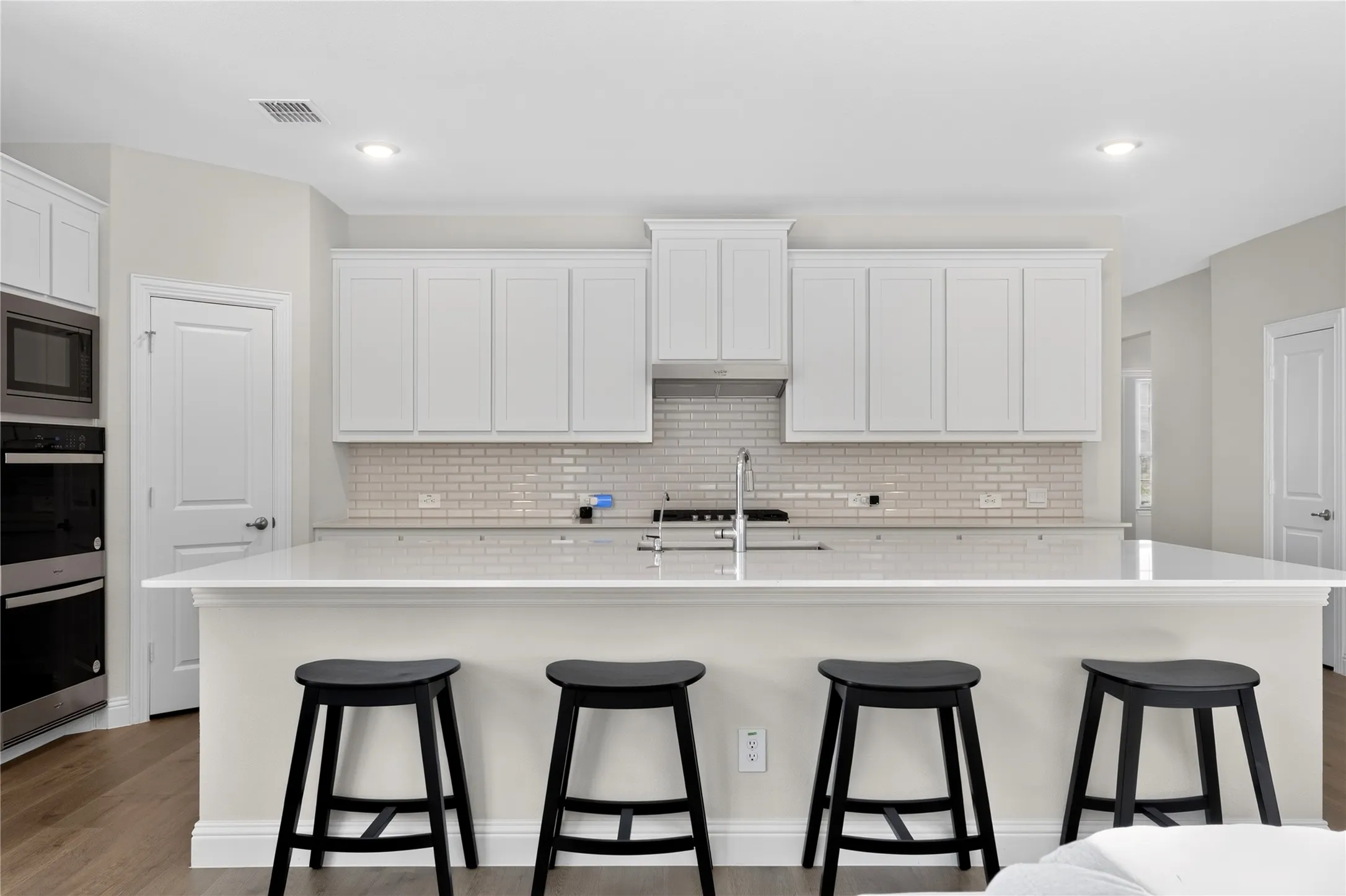 Single Family Residence For Sale in Denton County , 300 Breeds Hill Road, Little Elm, Texas 75068, 4 Bedroom, 3 Bathroom, 2 Garage spaces, 3,170 Sqft, built in 2024, mls#21322241, Real Estate Agent in Little Elm, Homes For Sale in Denton county, Homes For Sale in Little Elm, Realtor in Little Elm Texas, Real Estate Brokerage Independent Realty Texas, Luminita Cordes Realtor