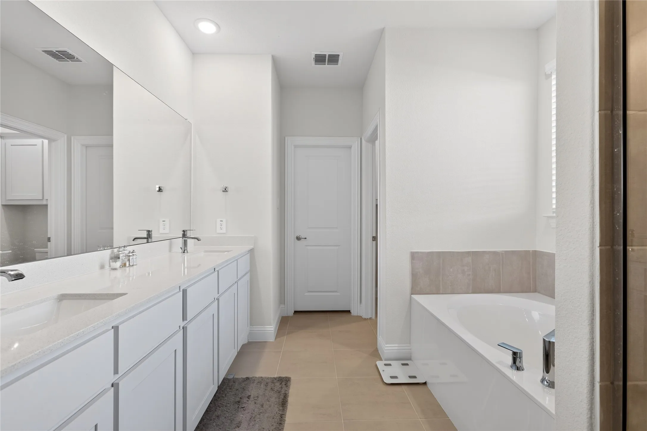 Single Family Residence For Sale in Denton County , 300 Breeds Hill Road, Little Elm, Texas 75068, 4 Bedroom, 3 Bathroom, 2 Garage spaces, 3,170 Sqft, built in 2024, mls#21322241, Real Estate Agent in Little Elm, Homes For Sale in Denton county, Homes For Sale in Little Elm, Realtor in Little Elm Texas, Real Estate Brokerage Independent Realty Texas, Luminita Cordes Realtor