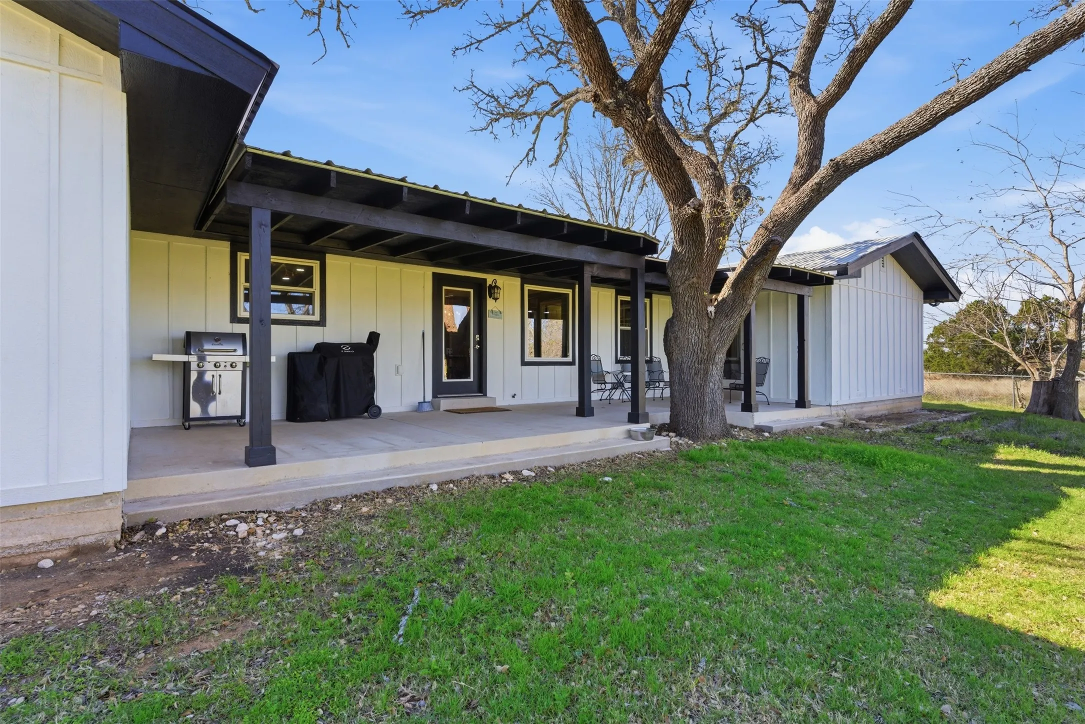 Single Family Residence For Sale in Lampasas County , 1272 County Road 2102, Lometa, Texas 76853, 4 Bedroom, 3 Bathroom, 2 Garage spaces, 2,995 Sqft, built in 1989, mls#21320159, Real Estate Agent in Lometa, Homes For Sale in Lampasas county, Homes For Sale in Lometa, Realtor in Lometa Texas, Real Estate Brokerage Independent Realty Texas, Luminita Cordes Realtor