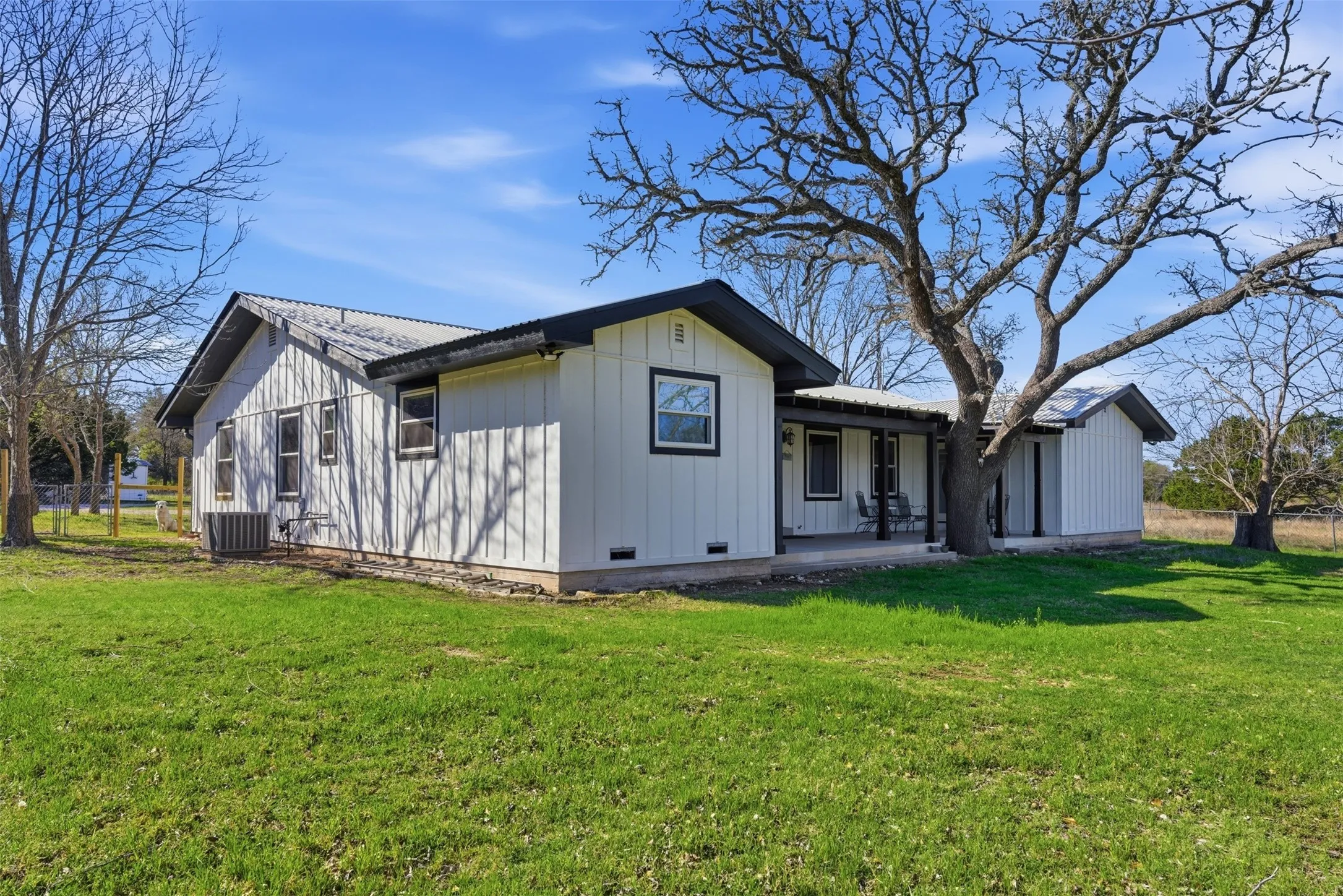 Single Family Residence For Sale in Lampasas County , 1272 County Road 2102, Lometa, Texas 76853, 4 Bedroom, 3 Bathroom, 2 Garage spaces, 2,995 Sqft, built in 1989, mls#21320159, Real Estate Agent in Lometa, Homes For Sale in Lampasas county, Homes For Sale in Lometa, Realtor in Lometa Texas, Real Estate Brokerage Independent Realty Texas, Luminita Cordes Realtor