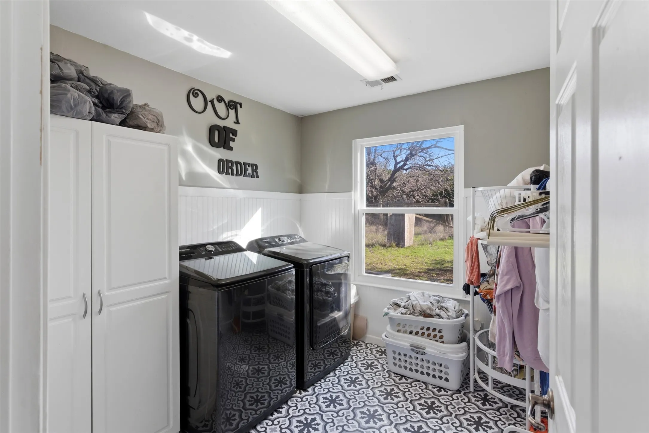 Single Family Residence For Sale in Lampasas County , 1272 County Road 2102, Lometa, Texas 76853, 4 Bedroom, 3 Bathroom, 2 Garage spaces, 2,995 Sqft, built in 1989, mls#21320159, Real Estate Agent in Lometa, Homes For Sale in Lampasas county, Homes For Sale in Lometa, Realtor in Lometa Texas, Real Estate Brokerage Independent Realty Texas, Luminita Cordes Realtor
