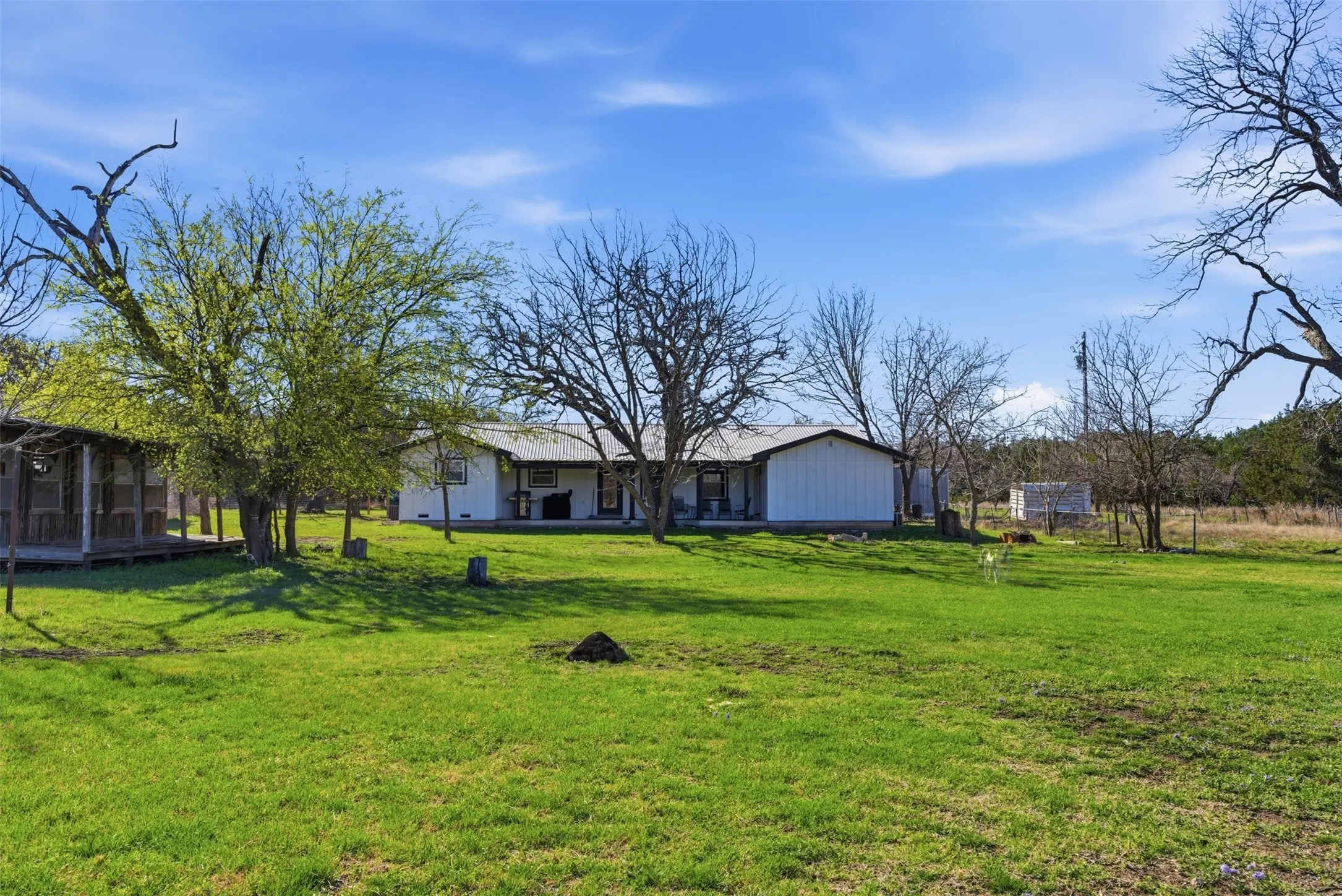 Single Family Residence For Sale in Lampasas County , 1272 County Road 2102, Lometa, Texas 76853, 4 Bedroom, 3 Bathroom, 2 Garage spaces, 2,995 Sqft, built in 1989, mls#21320159, Real Estate Agent in Lometa, Homes For Sale in Lampasas county, Homes For Sale in Lometa, Realtor in Lometa Texas, Real Estate Brokerage Independent Realty Texas, Luminita Cordes Realtor