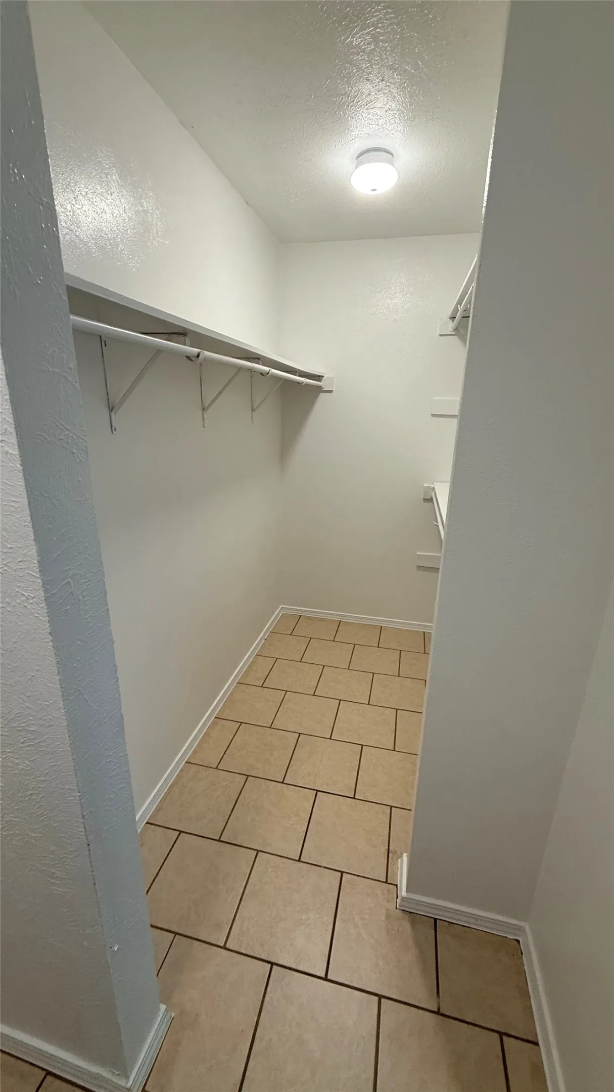 Single Family Residence For Sale in Dallas County , 8510 Kensington Drive, Rowlett, Texas 75088, 4 Bedroom, 2 Bathroom, Garage spaces, 1,707 Sqft, built in 1983, mls#21322276, Real Estate Agent in Rowlett, Homes For Sale in Dallas county, Homes For Sale in Rowlett, Realtor in Rowlett Texas, Real Estate Brokerage Independent Realty Texas, Luminita Cordes Realtor