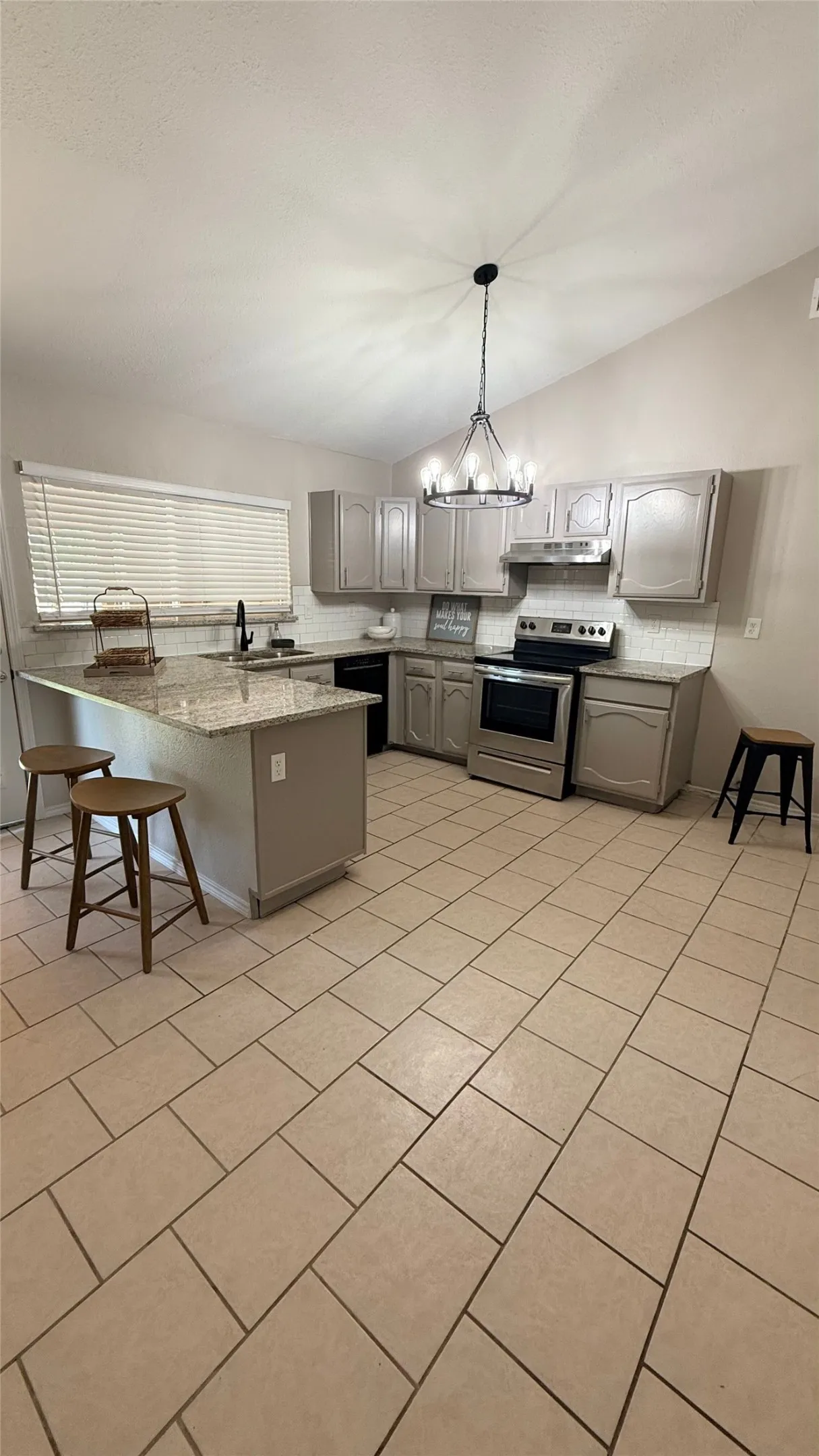 Single Family Residence For Sale in Dallas County , 8510 Kensington Drive, Rowlett, Texas 75088, 4 Bedroom, 2 Bathroom, Garage spaces, 1,707 Sqft, built in 1983, mls#21322276, Real Estate Agent in Rowlett, Homes For Sale in Dallas county, Homes For Sale in Rowlett, Realtor in Rowlett Texas, Real Estate Brokerage Independent Realty Texas, Luminita Cordes Realtor