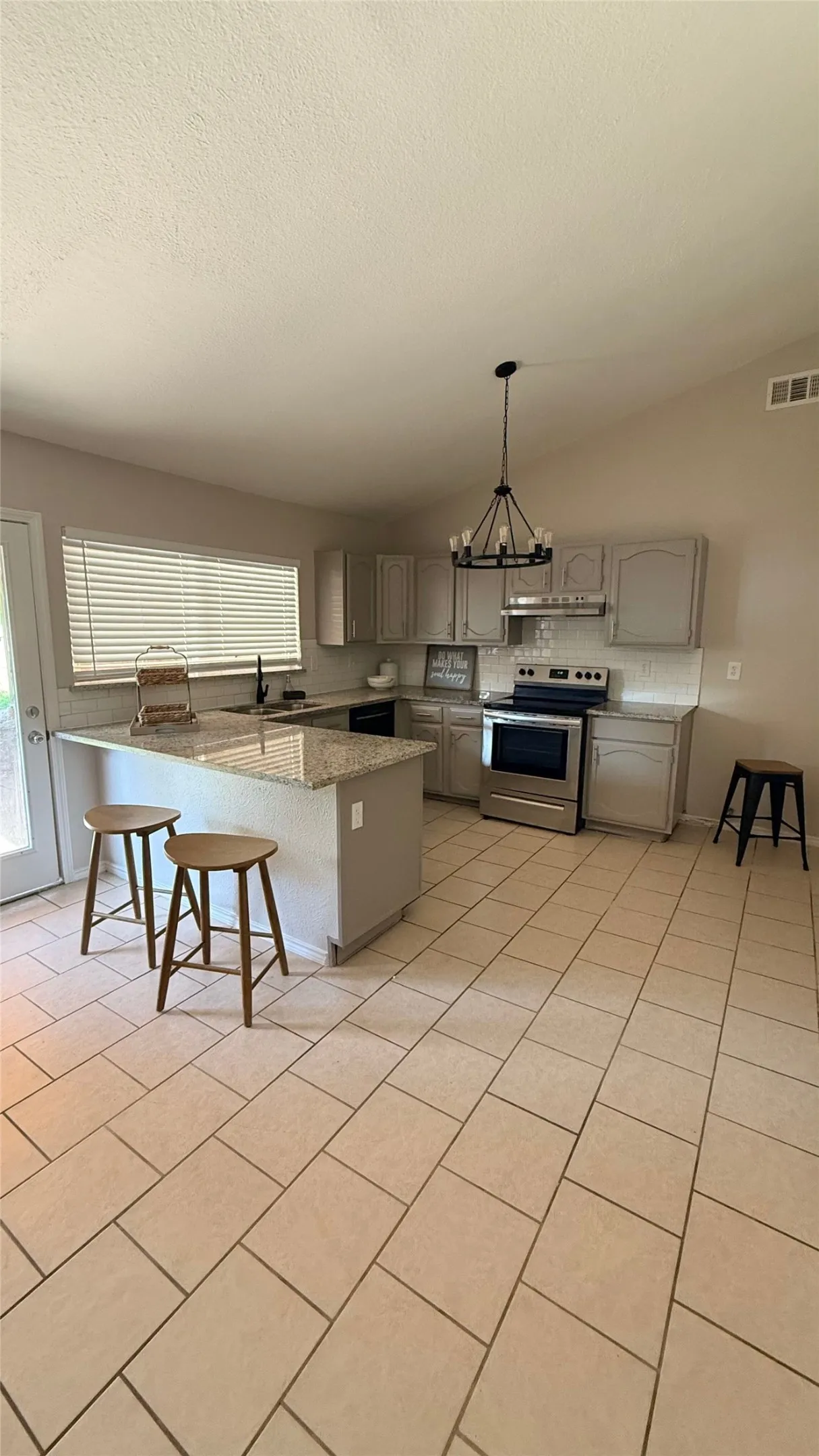 Single Family Residence For Sale in Dallas County , 8510 Kensington Drive, Rowlett, Texas 75088, 4 Bedroom, 2 Bathroom, Garage spaces, 1,707 Sqft, built in 1983, mls#21322276, Real Estate Agent in Rowlett, Homes For Sale in Dallas county, Homes For Sale in Rowlett, Realtor in Rowlett Texas, Real Estate Brokerage Independent Realty Texas, Luminita Cordes Realtor