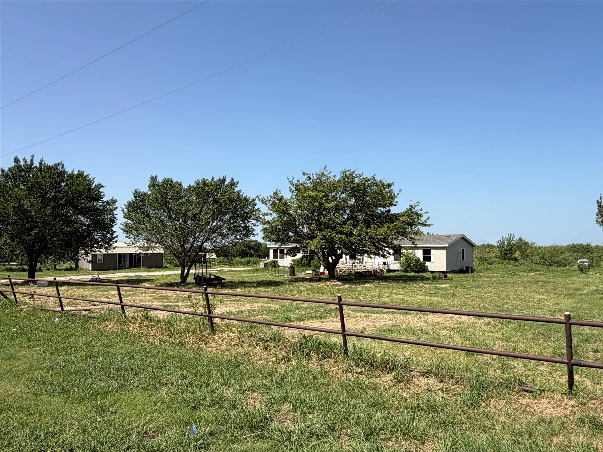Manufactured Home For Sale in Ellis County , 2021 S Weatherford Road, Midlothian, Texas 76065, 5 Bedroom, 3 Bathroom, Garage spaces, 2,432 Sqft, built in 2001, mls#21317703, Real Estate Agent in Midlothian, Homes For Sale in Ellis county, Homes For Sale in Midlothian, Realtor in Midlothian Texas, Real Estate Brokerage Independent Realty Texas, Luminita Cordes Realtor