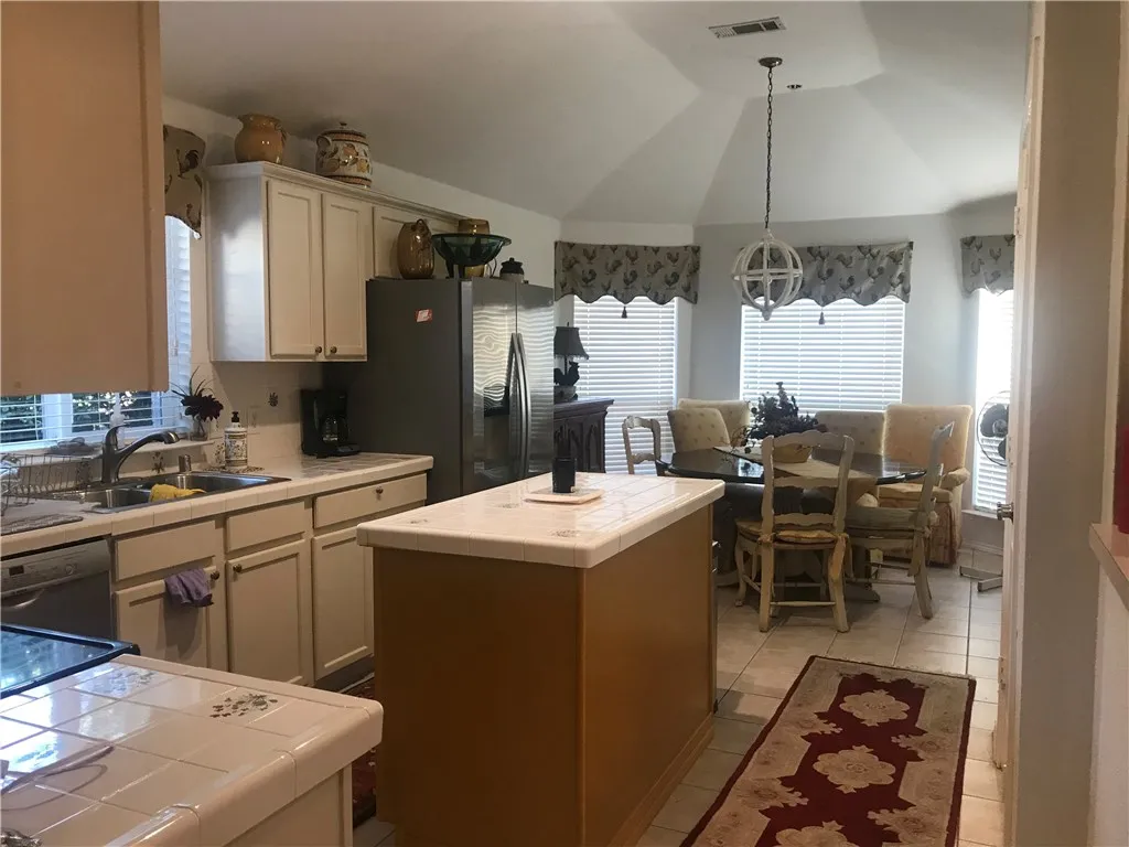 Single Family Residence For Rent in Denton County , 3024 Mason Avenue, Corinth, Texas 76210, 3 Bedroom, 2 Bathroom, 2 Garage spaces, 1,737 Sqft, built in 1998, mls#21322246, Real Estate Agent in Corinth, Homes For Rent in Denton county, Homes For Rent in Corinth, Realtor in Corinth Texas, Real Estate Brokerage Independent Realty Texas, Luminita Cordes Realtor