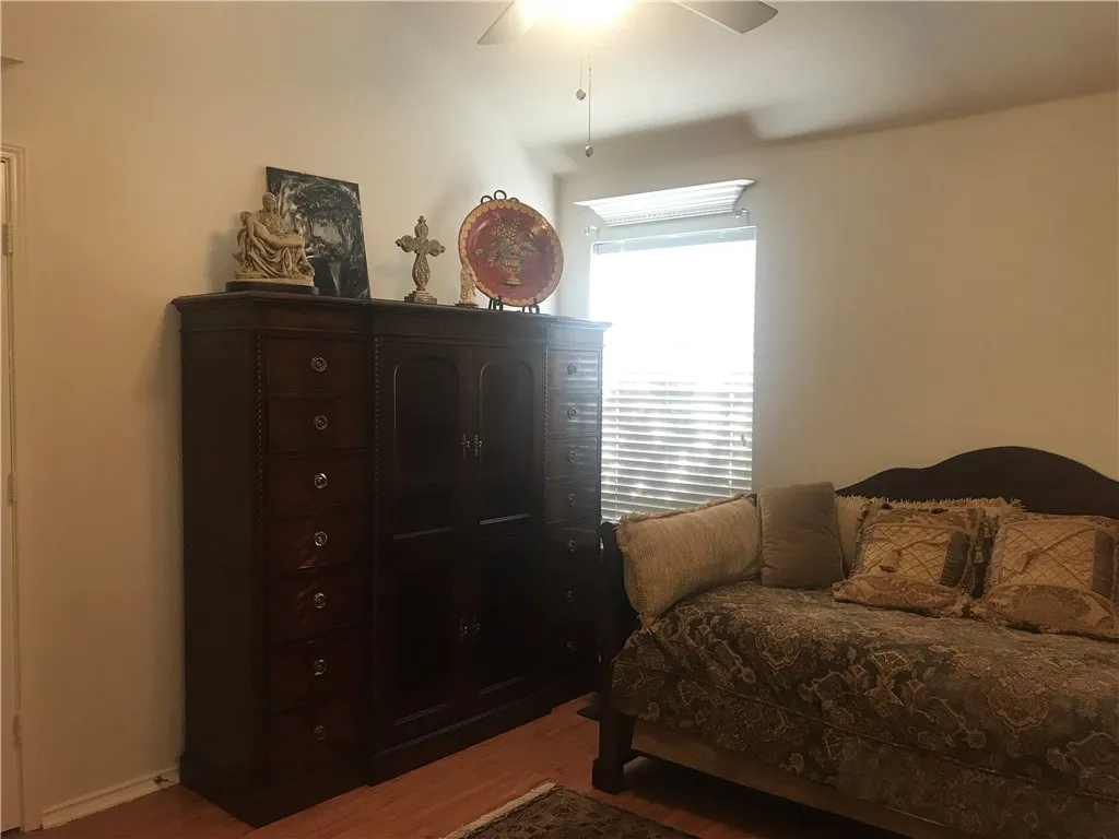 Single Family Residence For Rent in Denton County , 3024 Mason Avenue, Corinth, Texas 76210, 3 Bedroom, 2 Bathroom, 2 Garage spaces, 1,737 Sqft, built in 1998, mls#21322246, Real Estate Agent in Corinth, Homes For Rent in Denton county, Homes For Rent in Corinth, Realtor in Corinth Texas, Real Estate Brokerage Independent Realty Texas, Luminita Cordes Realtor