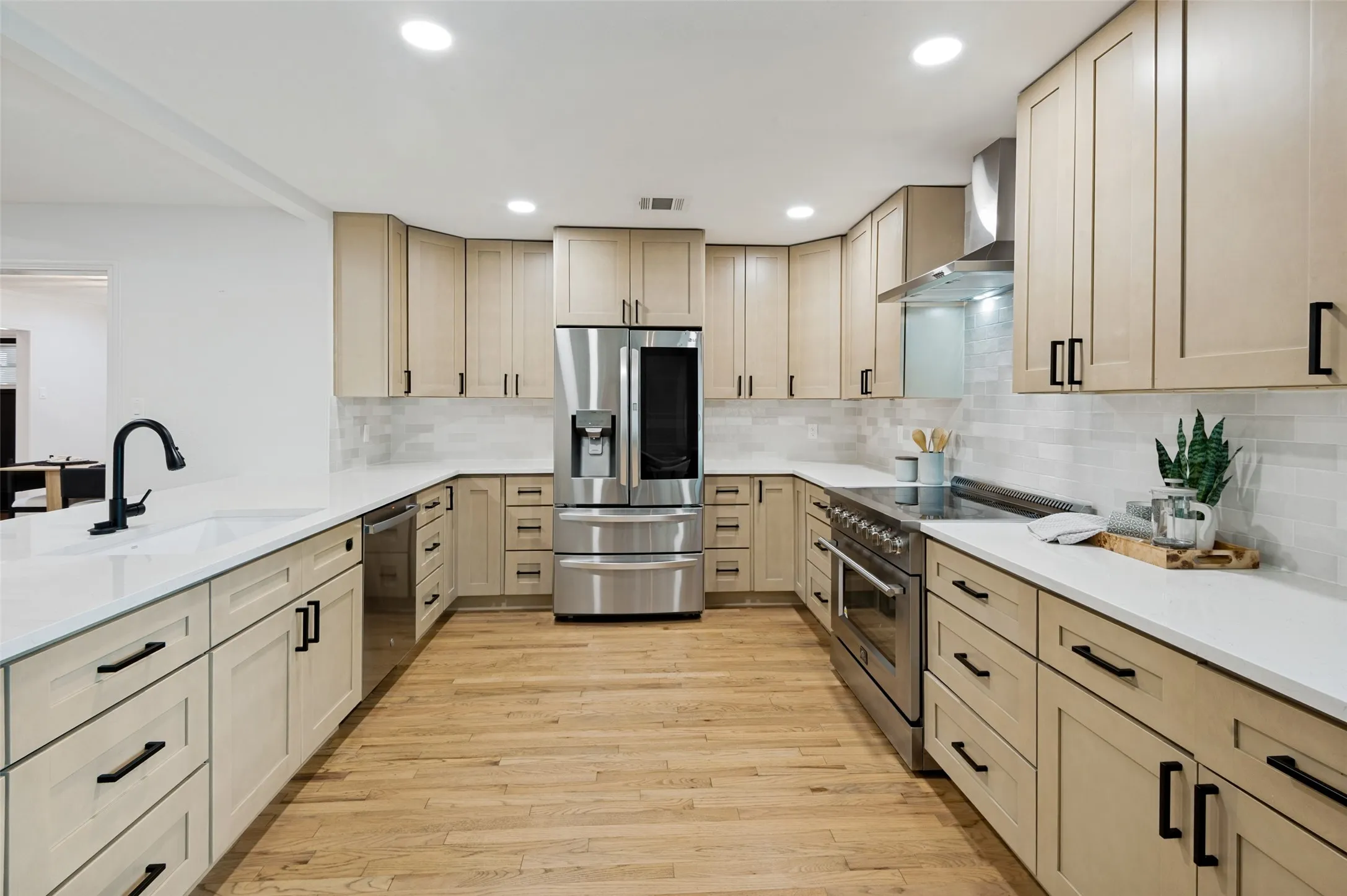 Single Family Residence For Sale in Dallas County , 10830 Ferndale Road, Dallas, Texas 75238, 4 Bedroom, 4 Bathroom, 2 Garage spaces, 3,066 Sqft, built in 1968, mls#21317343, Real Estate Agent in Dallas, Homes For Sale in Dallas county, Homes For Sale in Dallas, Realtor in Dallas Texas, Real Estate Brokerage Independent Realty Texas, Luminita Cordes Realtor