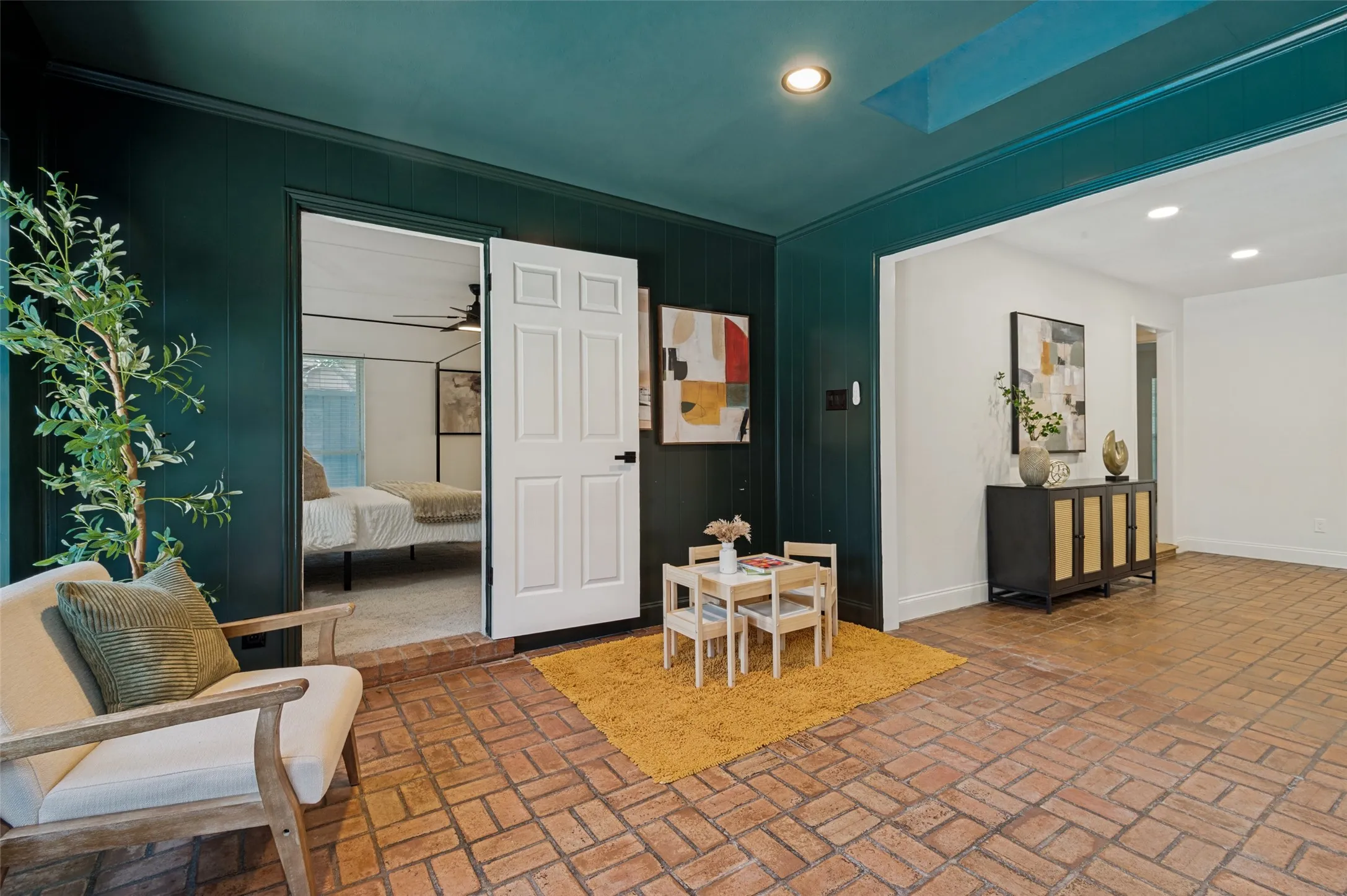 Single Family Residence For Sale in Dallas County , 10830 Ferndale Road, Dallas, Texas 75238, 4 Bedroom, 4 Bathroom, 2 Garage spaces, 3,066 Sqft, built in 1968, mls#21317343, Real Estate Agent in Dallas, Homes For Sale in Dallas county, Homes For Sale in Dallas, Realtor in Dallas Texas, Real Estate Brokerage Independent Realty Texas, Luminita Cordes Realtor