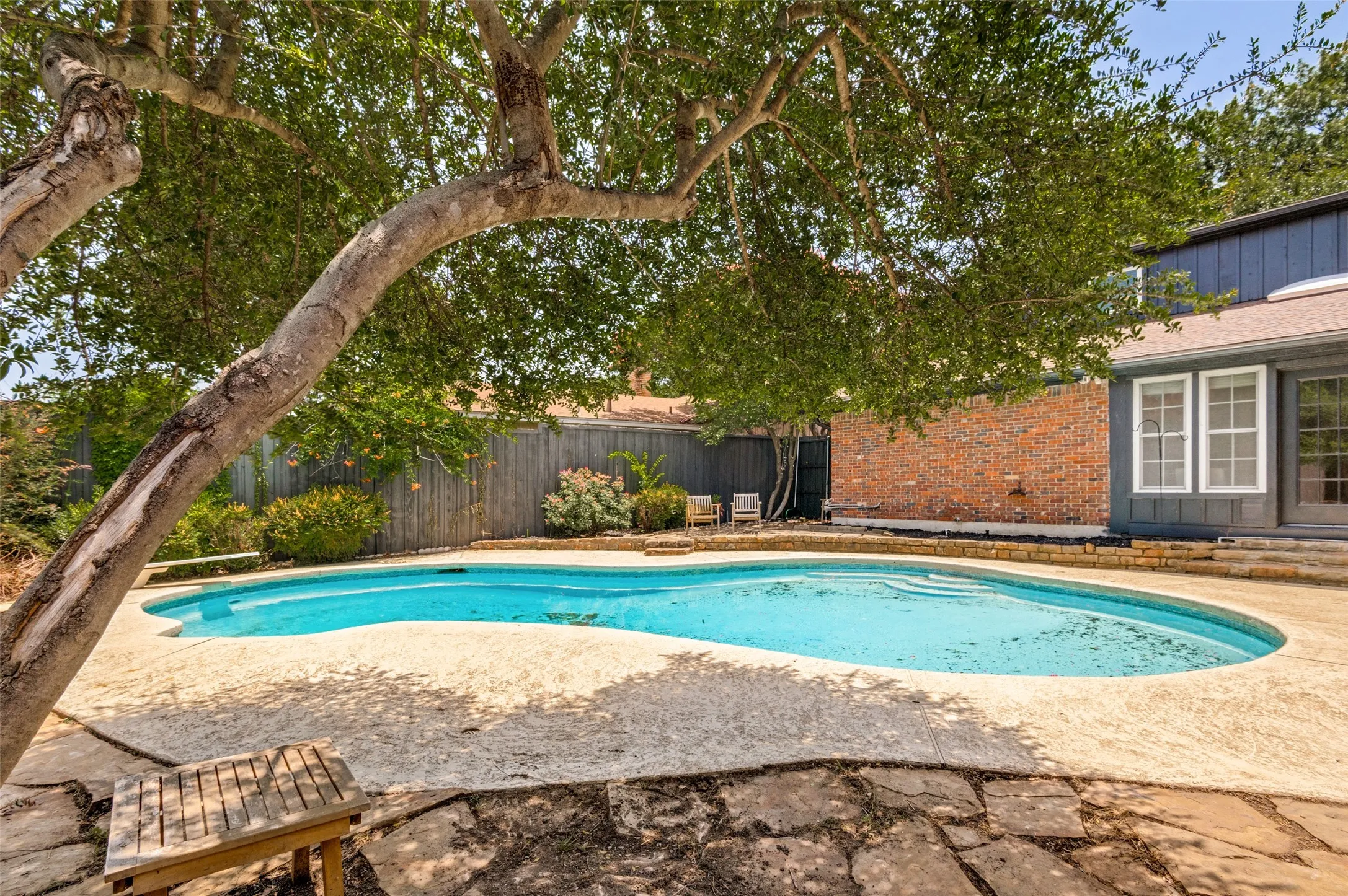 Single Family Residence For Sale in Dallas County , 10830 Ferndale Road, Dallas, Texas 75238, 4 Bedroom, 4 Bathroom, 2 Garage spaces, 3,066 Sqft, built in 1968, mls#21317343, Real Estate Agent in Dallas, Homes For Sale in Dallas county, Homes For Sale in Dallas, Realtor in Dallas Texas, Real Estate Brokerage Independent Realty Texas, Luminita Cordes Realtor