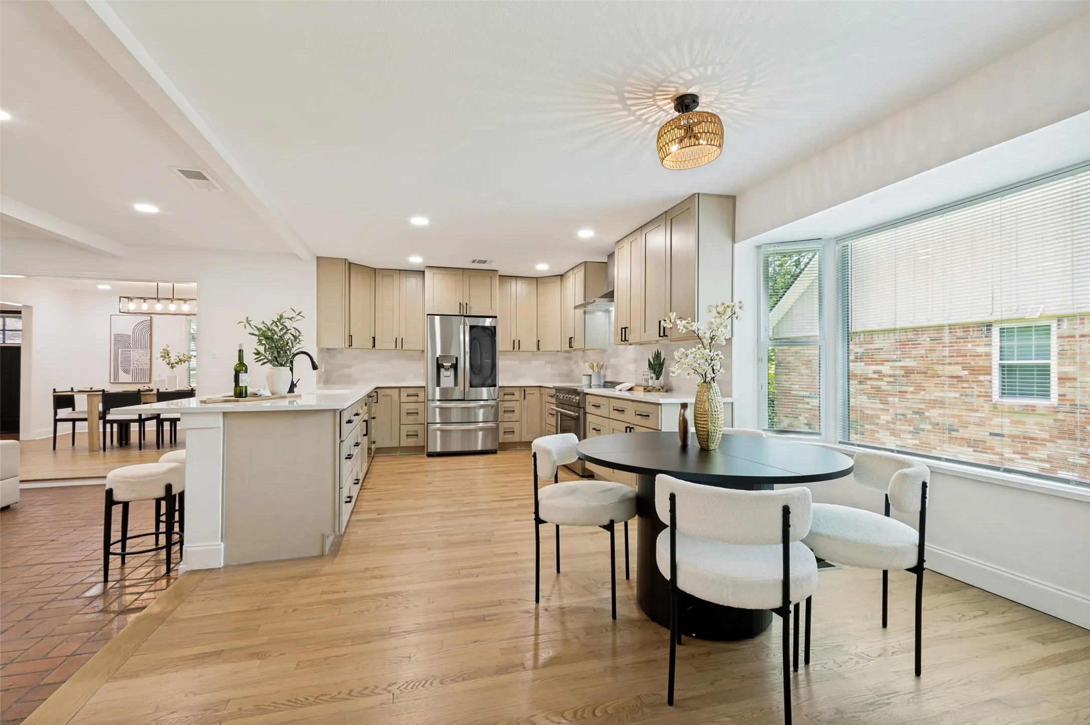 Single Family Residence For Sale in Dallas County , 10830 Ferndale Road, Dallas, Texas 75238, 4 Bedroom, 4 Bathroom, 2 Garage spaces, 3,066 Sqft, built in 1968, mls#21317343, Real Estate Agent in Dallas, Homes For Sale in Dallas county, Homes For Sale in Dallas, Realtor in Dallas Texas, Real Estate Brokerage Independent Realty Texas, Luminita Cordes Realtor