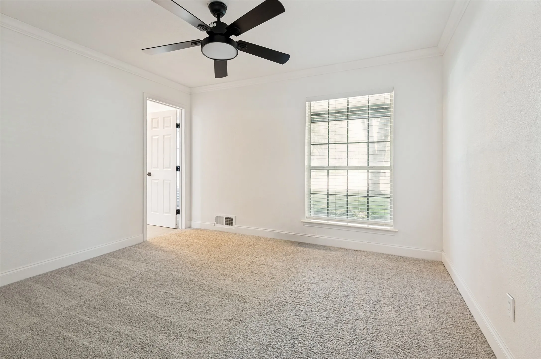 Single Family Residence For Sale in Dallas County , 10830 Ferndale Road, Dallas, Texas 75238, 4 Bedroom, 4 Bathroom, 2 Garage spaces, 3,066 Sqft, built in 1968, mls#21317343, Real Estate Agent in Dallas, Homes For Sale in Dallas county, Homes For Sale in Dallas, Realtor in Dallas Texas, Real Estate Brokerage Independent Realty Texas, Luminita Cordes Realtor